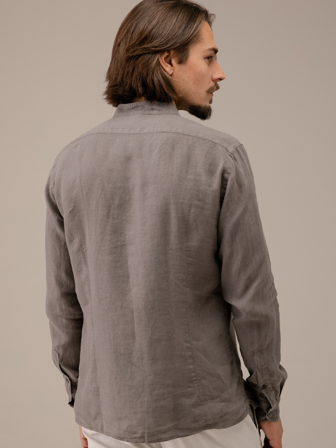 Detailansicht von Leinenhemd mit Stehkragen von 04651