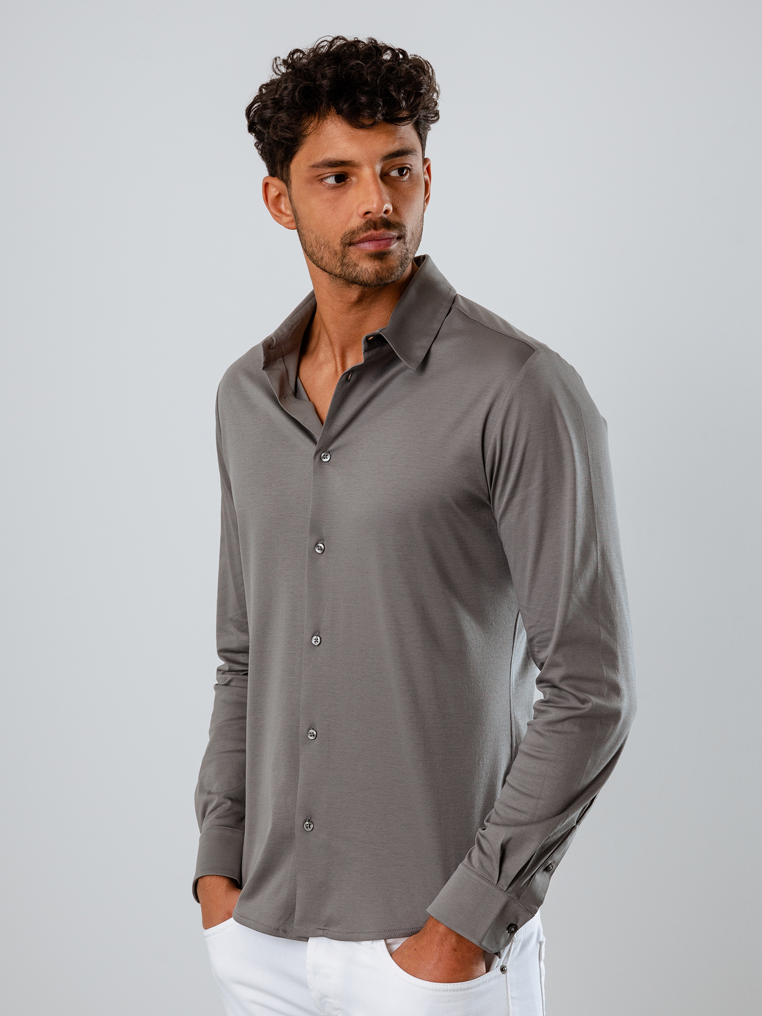 Detailansicht von Tailliertes Hemd mit Kentkragen von KIEFERMANN