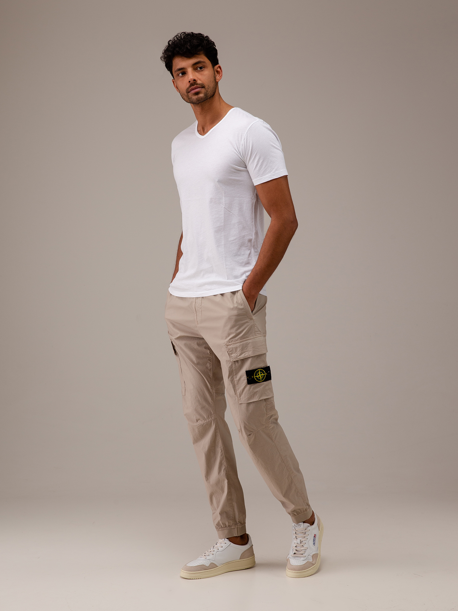 Detailansicht von Cargohose aus Baumwolle im Jogging-Stil von STONE ISLAND