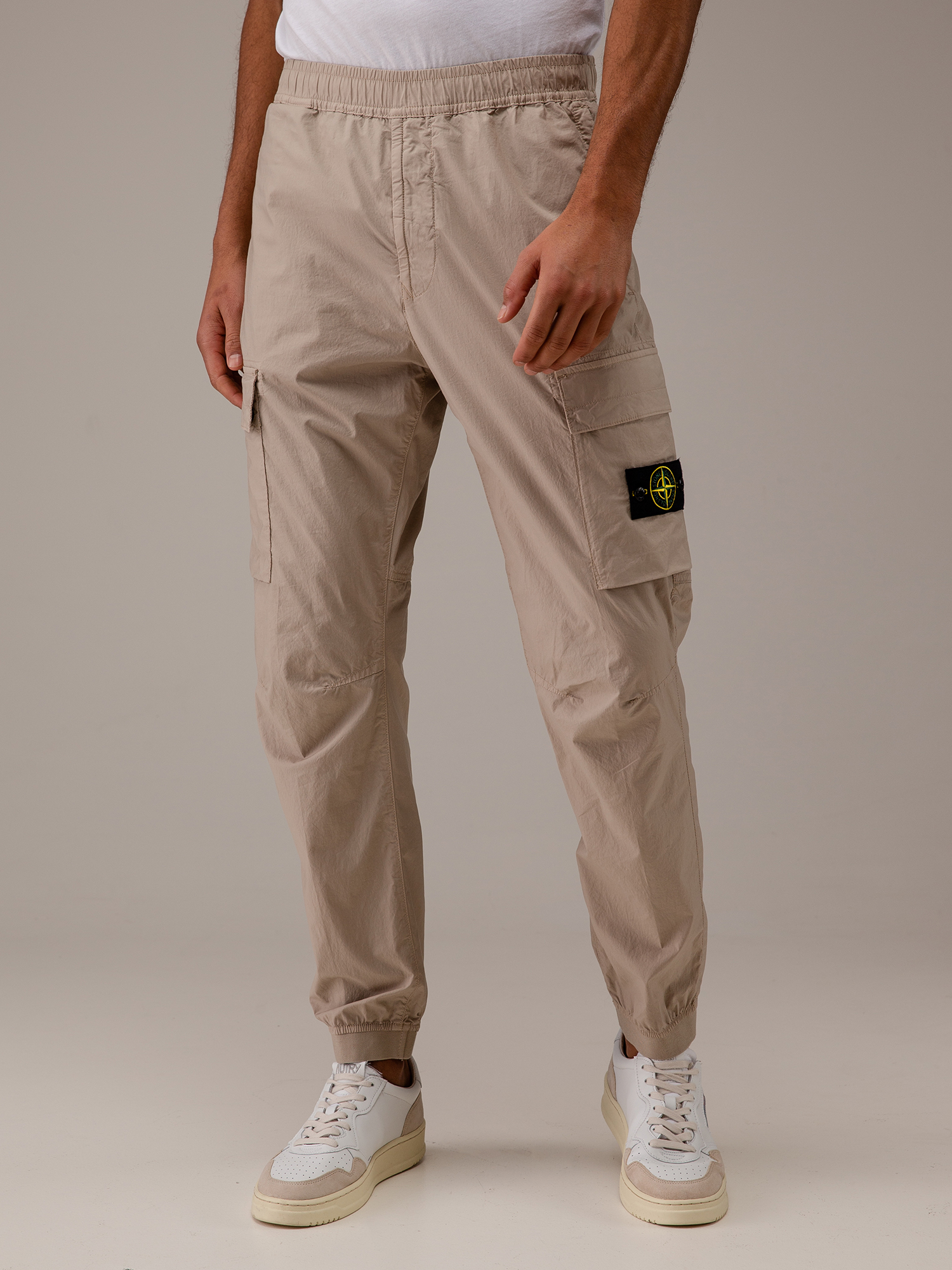Detailansicht von Cargohose aus Baumwolle im Jogging-Stil von STONE ISLAND