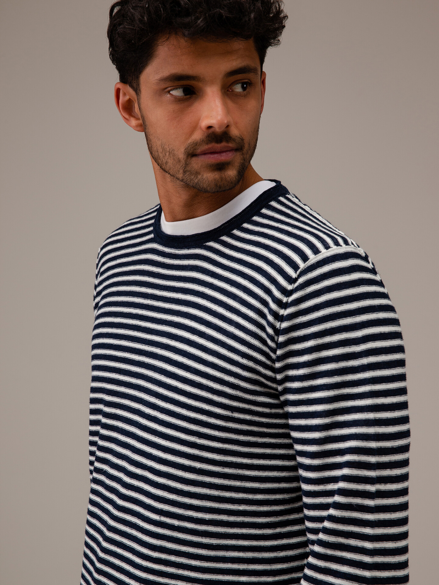 Detailansicht von Pullover aus Leinen von ROBERTO COLLINA