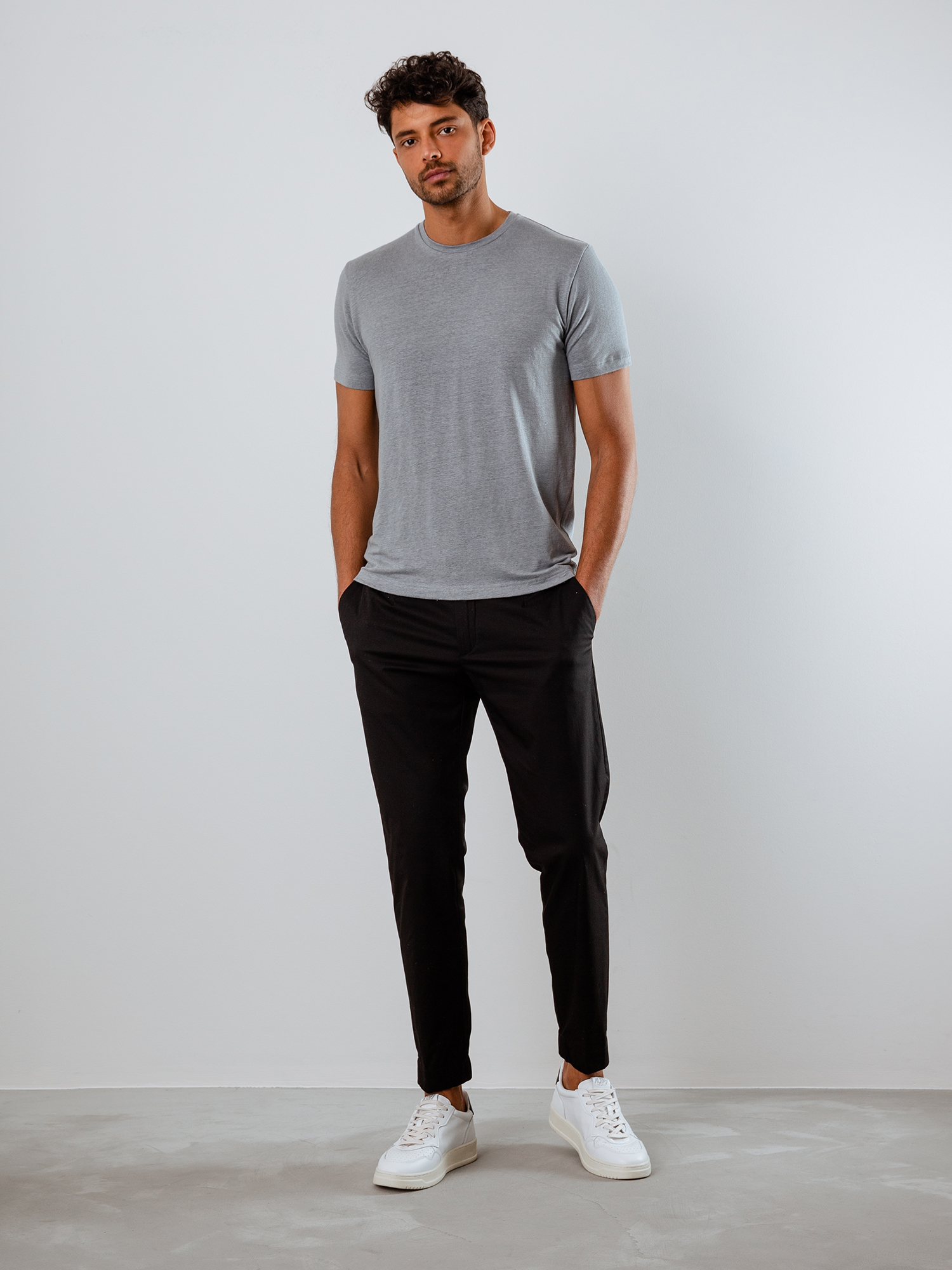 Detailansicht von T-Shirt aus Leinen von STEFAN BRANDT