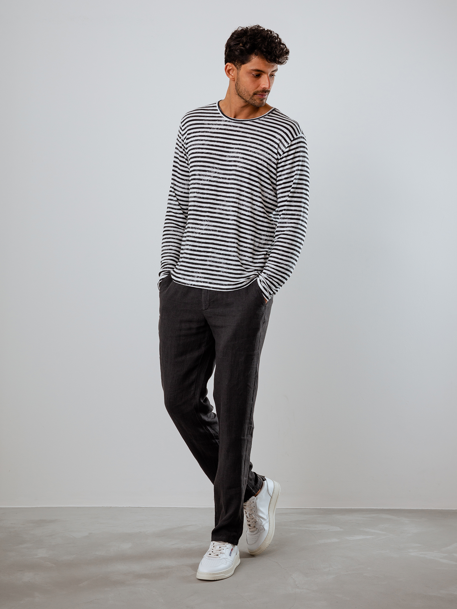 Detailansicht von Langarmshirt aus Leinen von STEFAN BRANDT