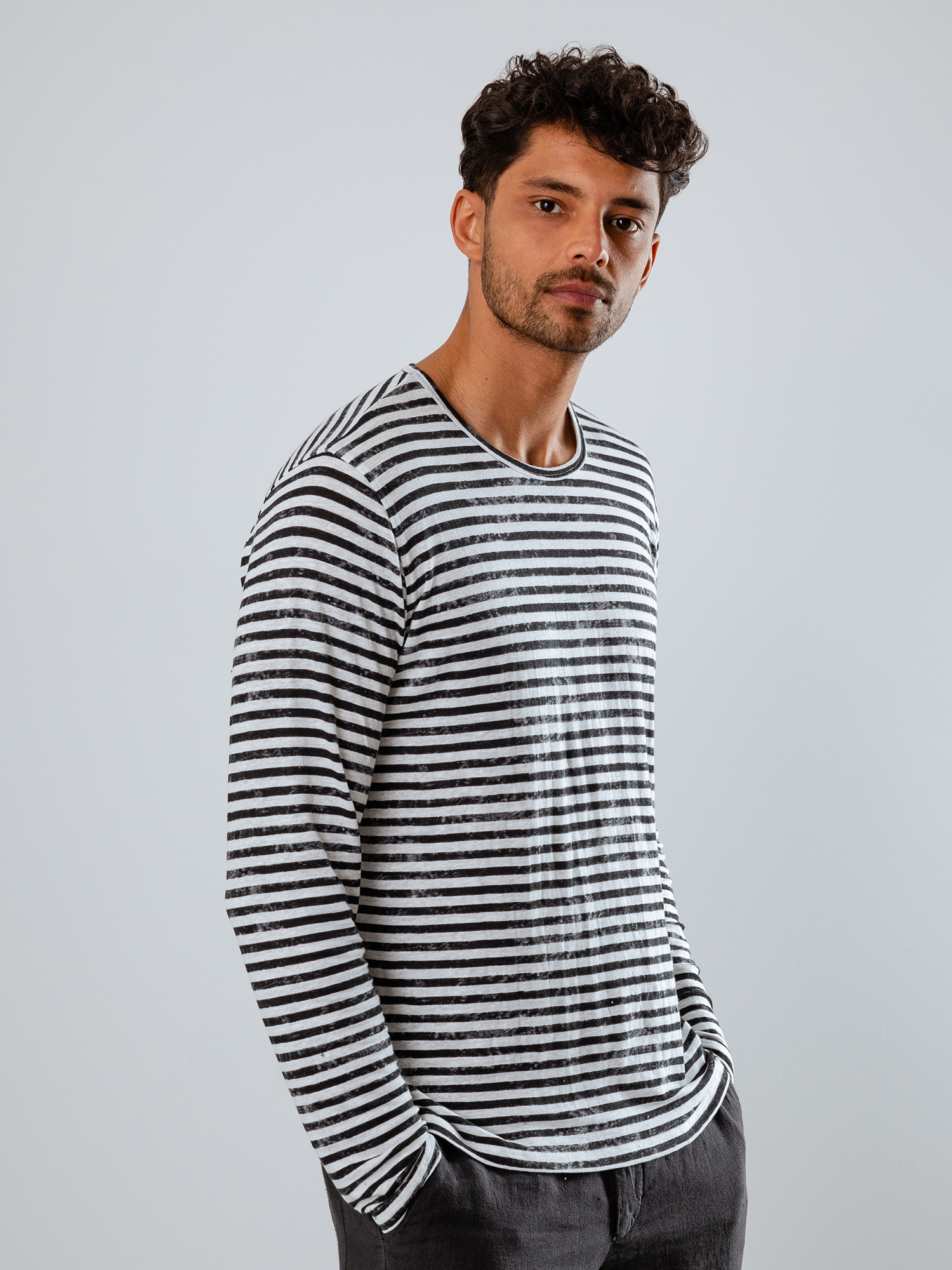 Detailansicht von Langarmshirt aus Leinen von STEFAN BRANDT