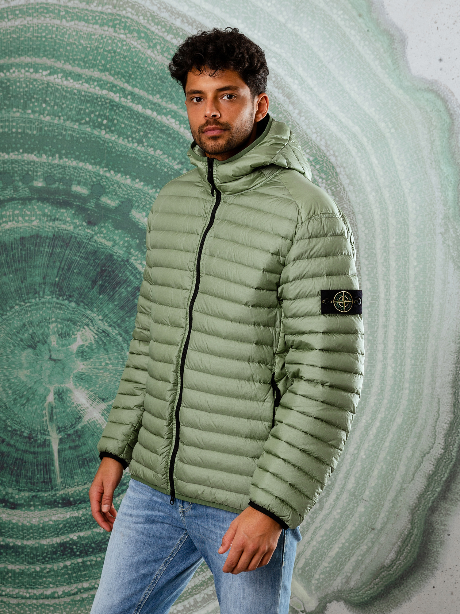 Detailansicht von Daunenjacke von STONE ISLAND