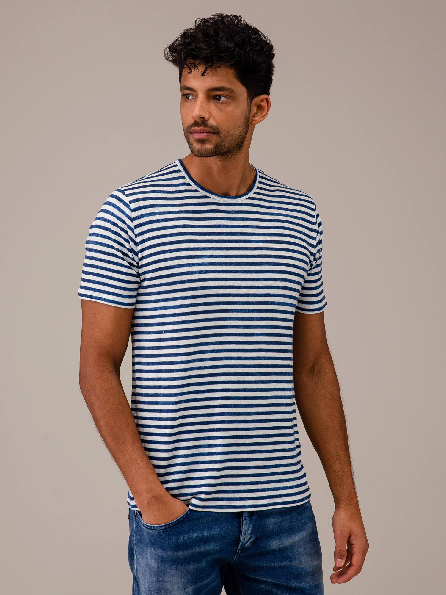 Detailansicht von T-Shirt aus Leinen von STEFAN BRANDT