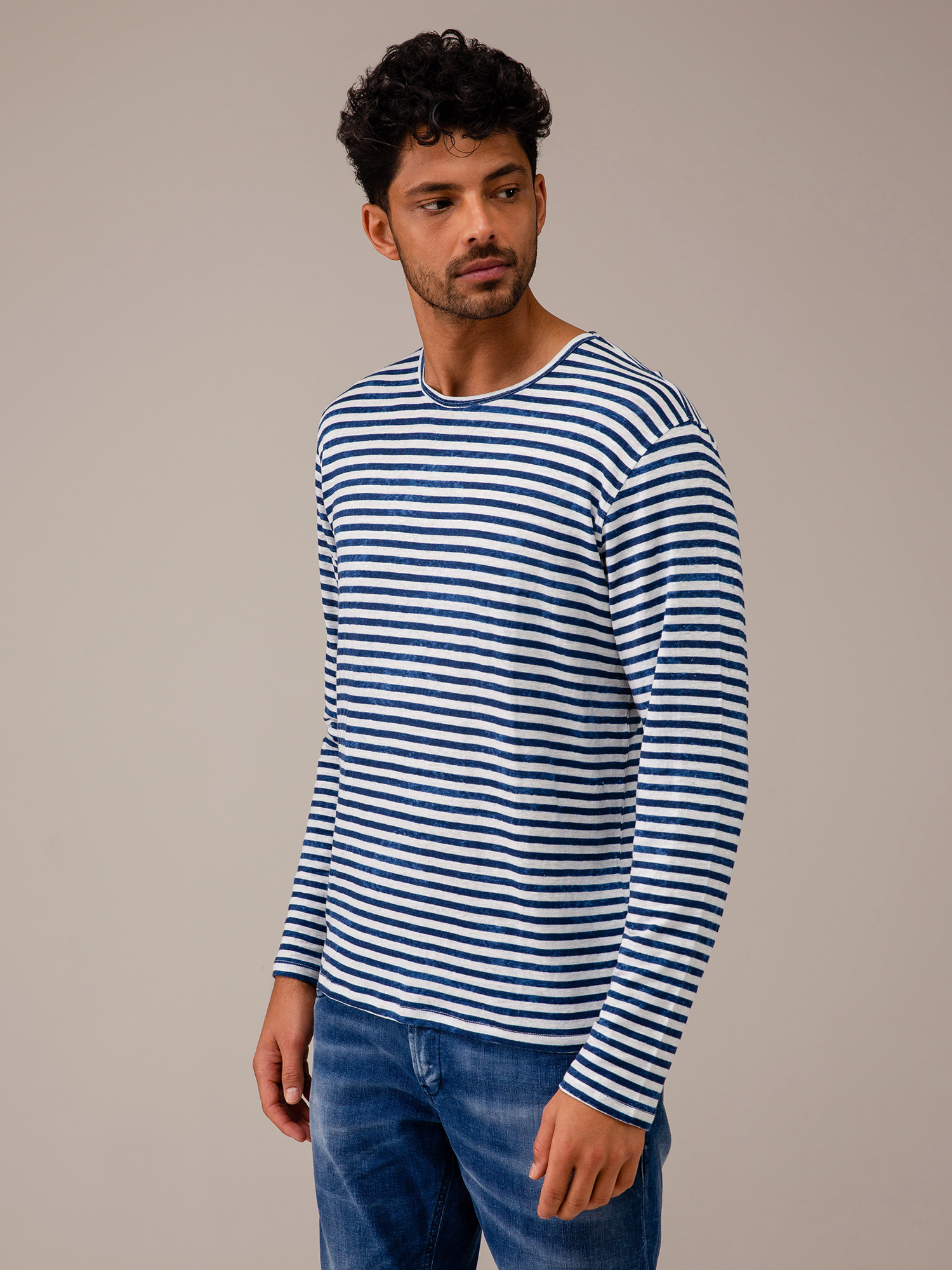 Detailansicht von Langarmshirt aus Leinen von STEFAN BRANDT