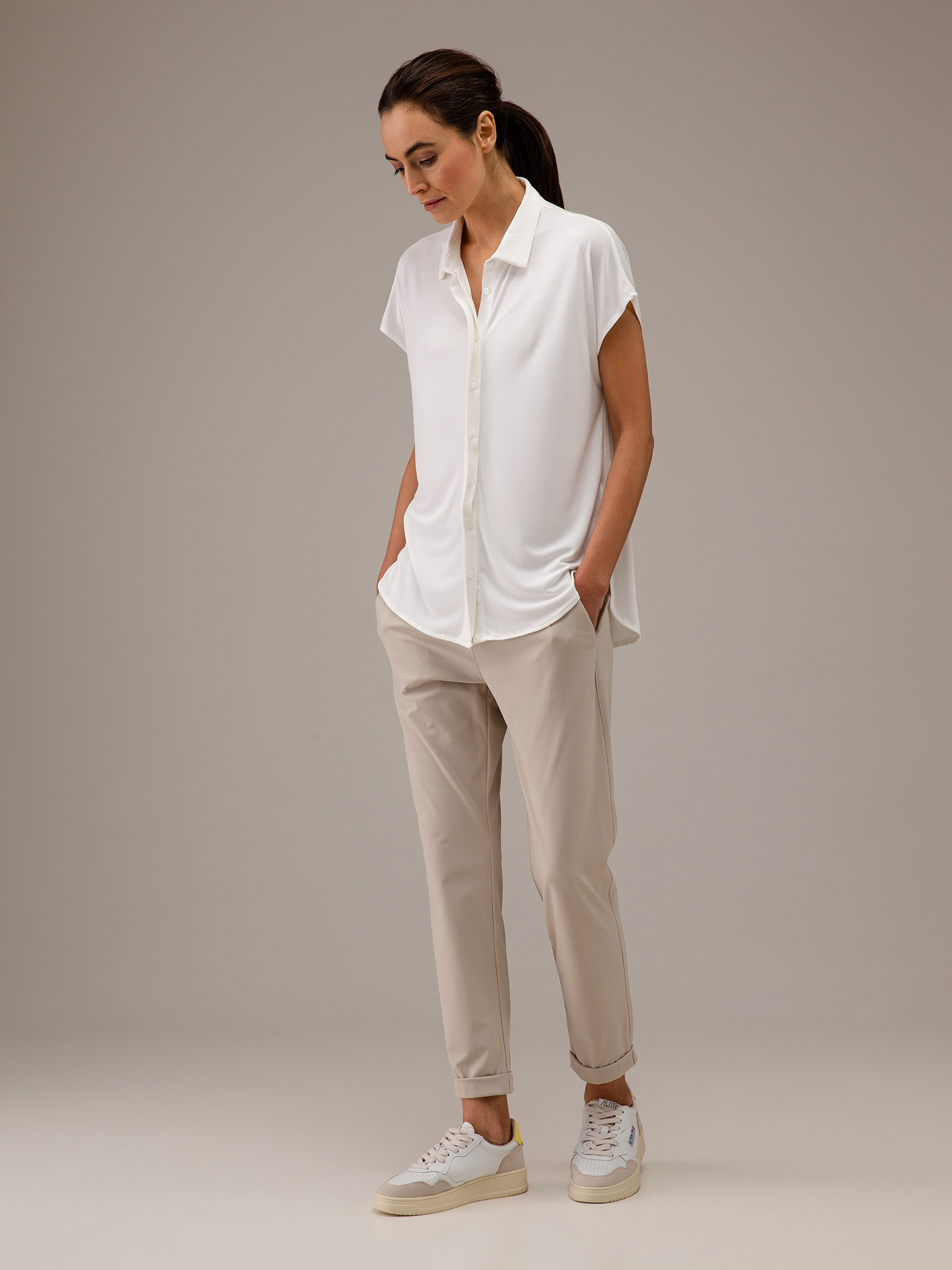 Detailansicht von Kurzarm-Bluse von HERRLICHER