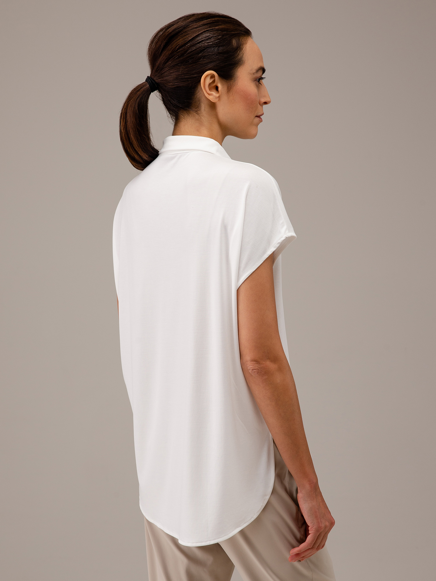 Detailansicht von Kurzarm-Bluse von HERRLICHER