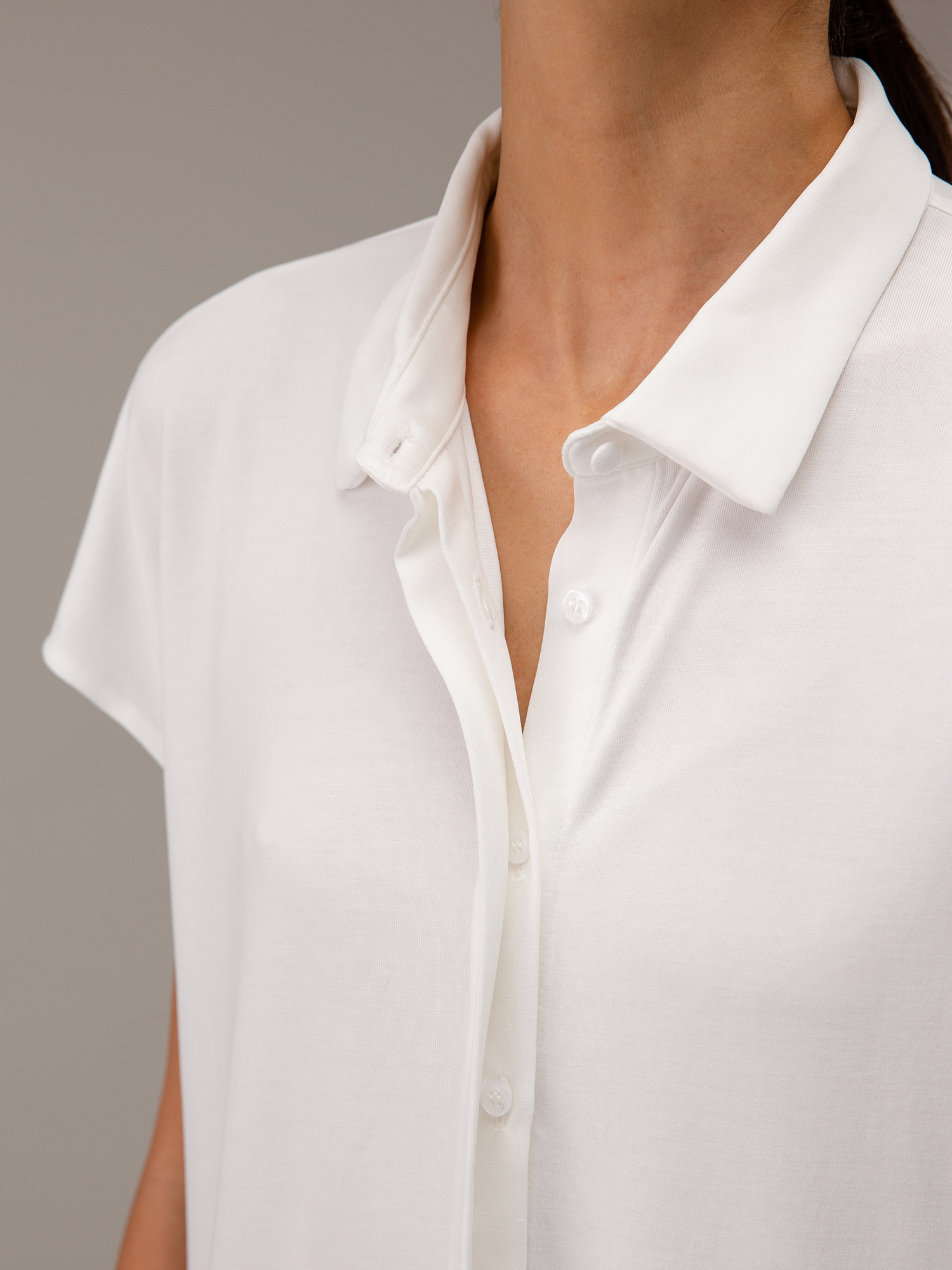 Detailansicht von Kurzarm-Bluse von HERRLICHER