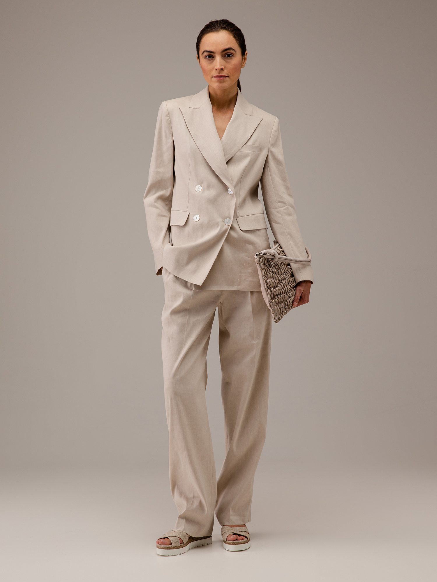 Detailansicht von Weite Hose aus Leinen von ANTONELLI