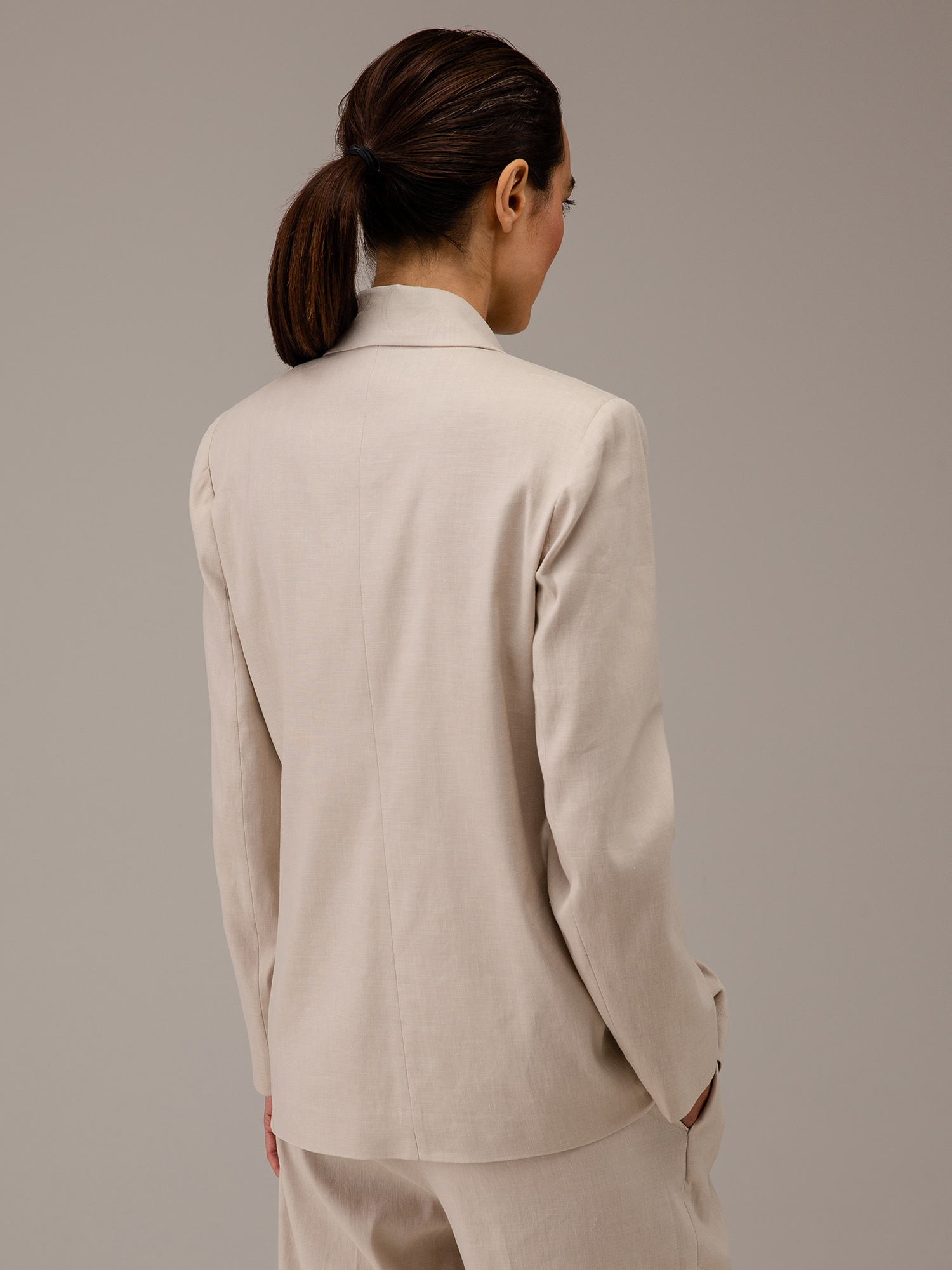 Detailansicht von Blazer aus Leinen von ANTONELLI