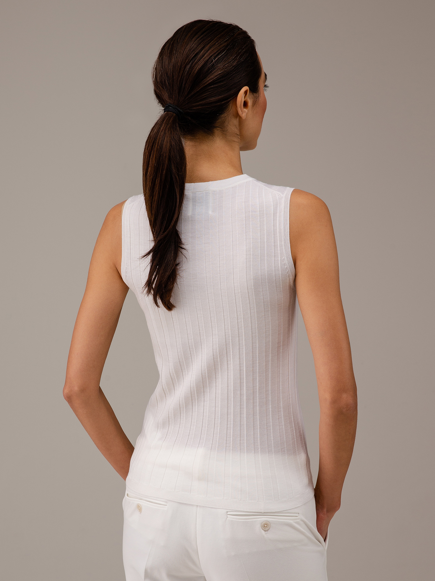 Detailansicht von Sricktop aus Schurwolle von ALLUDE