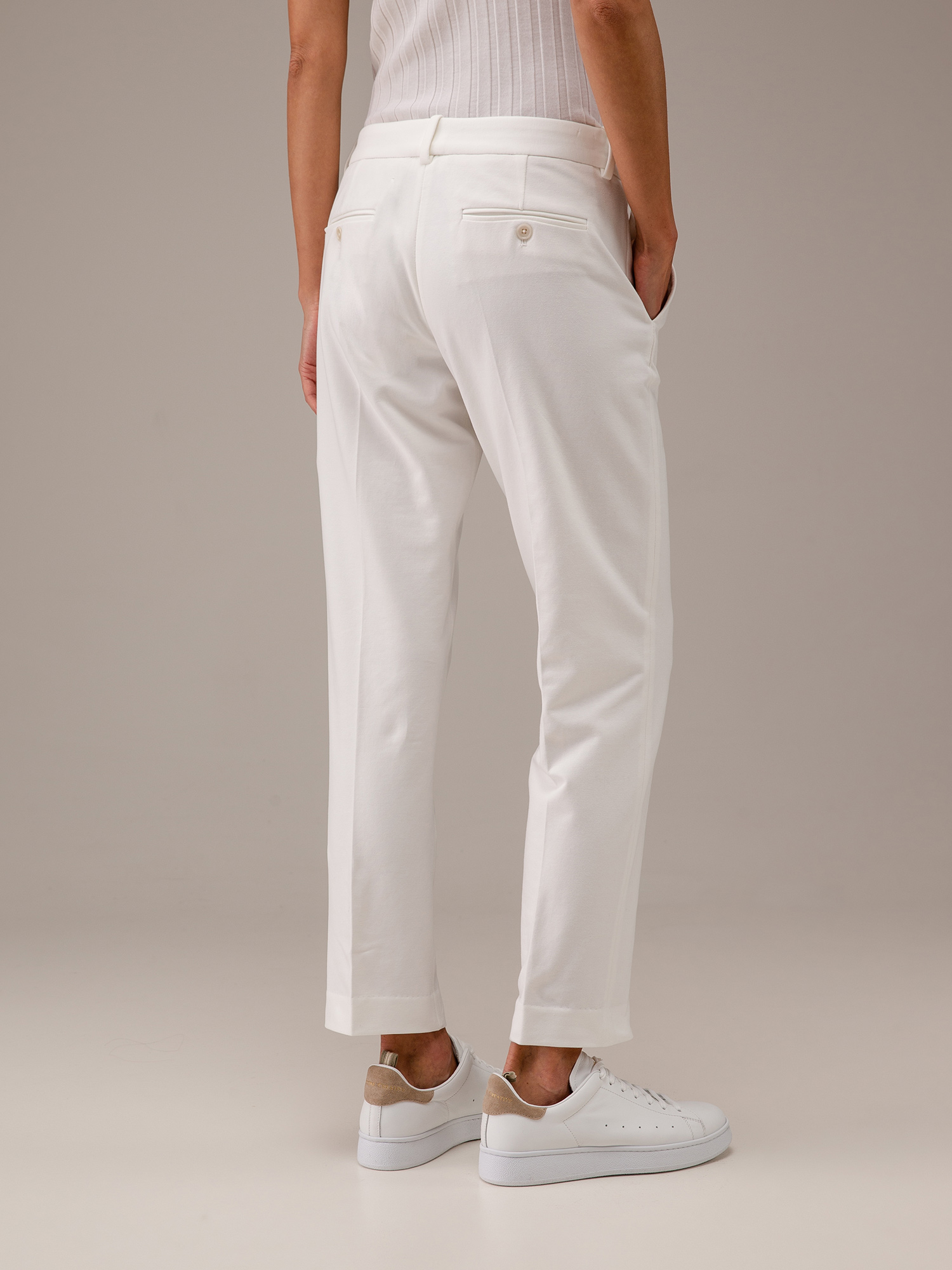 Detailansicht von Chinohose aus Baumwolle von CIRCOLO