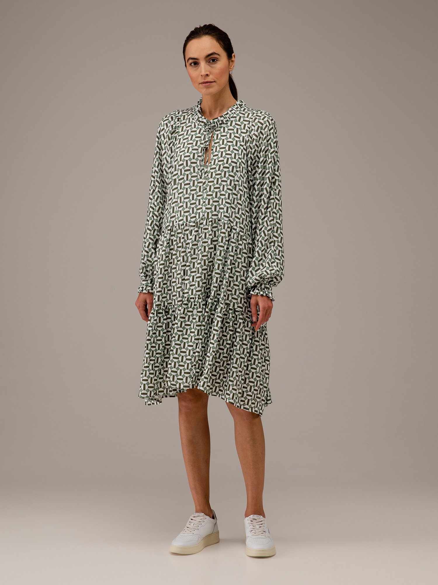 Detailansicht von Midi-Hemdblusenkleid von BETTER RICH