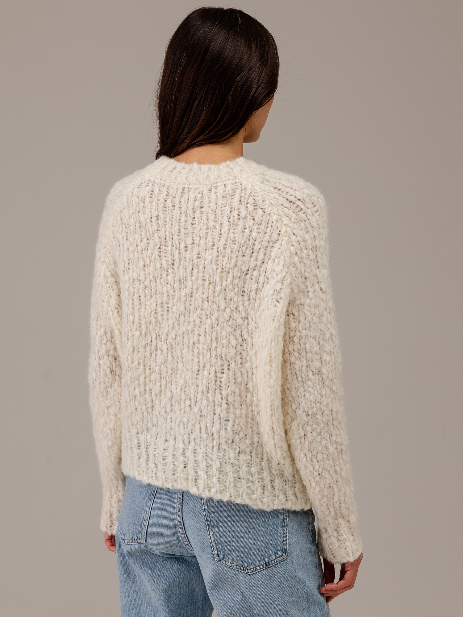 Detailansicht von Pullover aus Alpakawolle von SIBIN LINNEBJERG