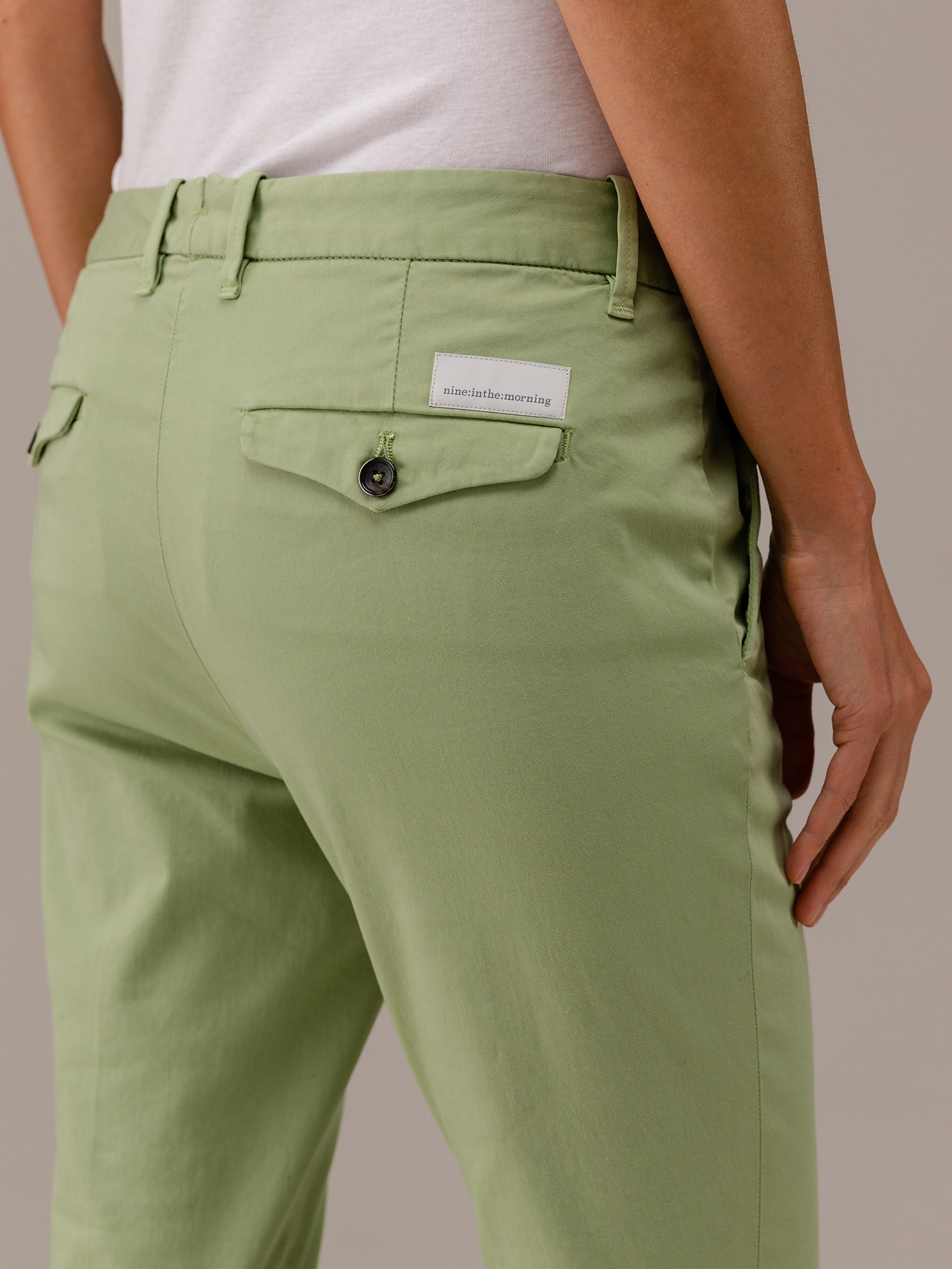 Detailansicht von Cropped Bootcut Hose von NINE IN THE MORNING