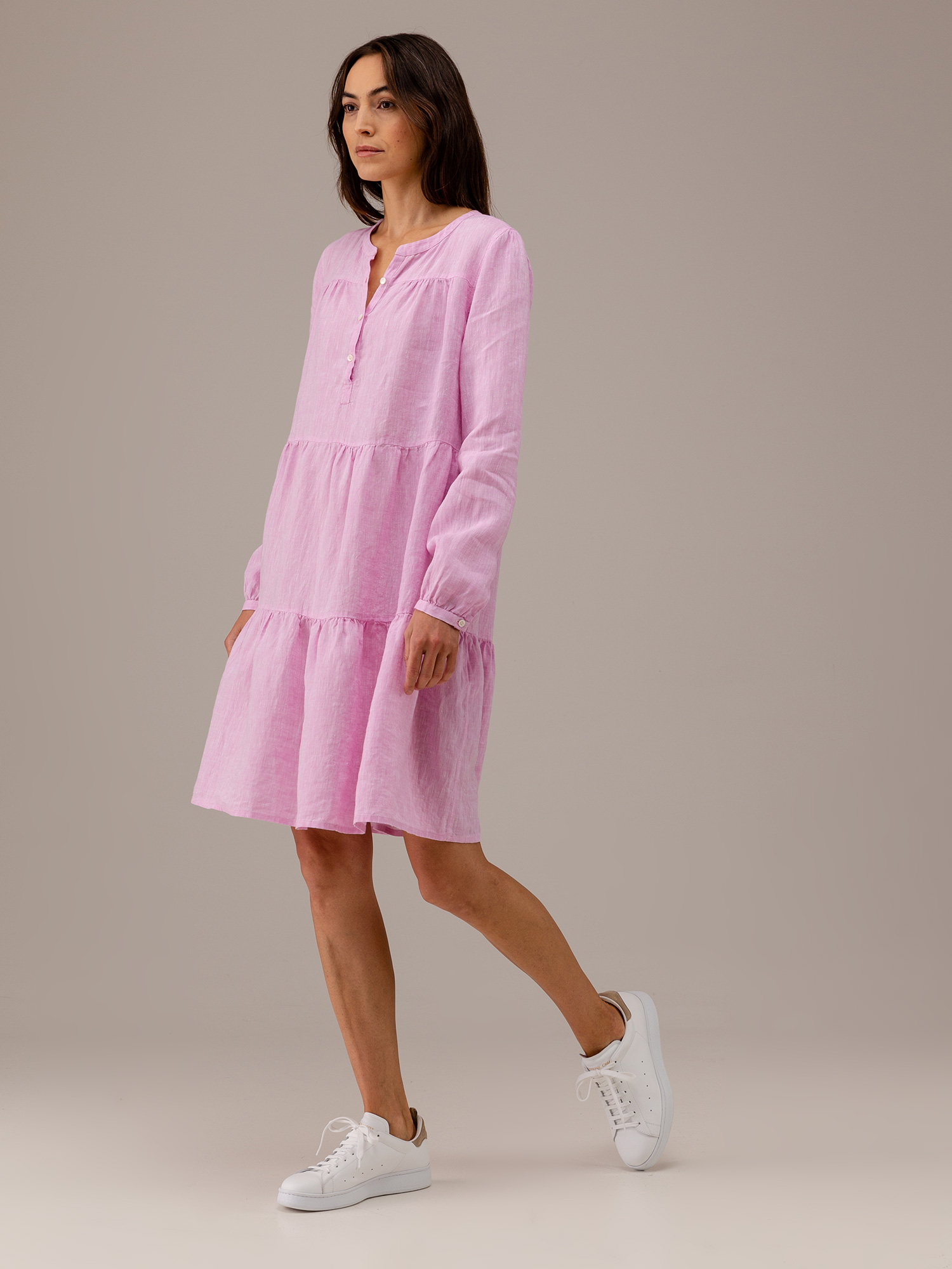 Detailansicht von Midi-Blusenkleid aus Leinen von ROBERT FRIEDMAN