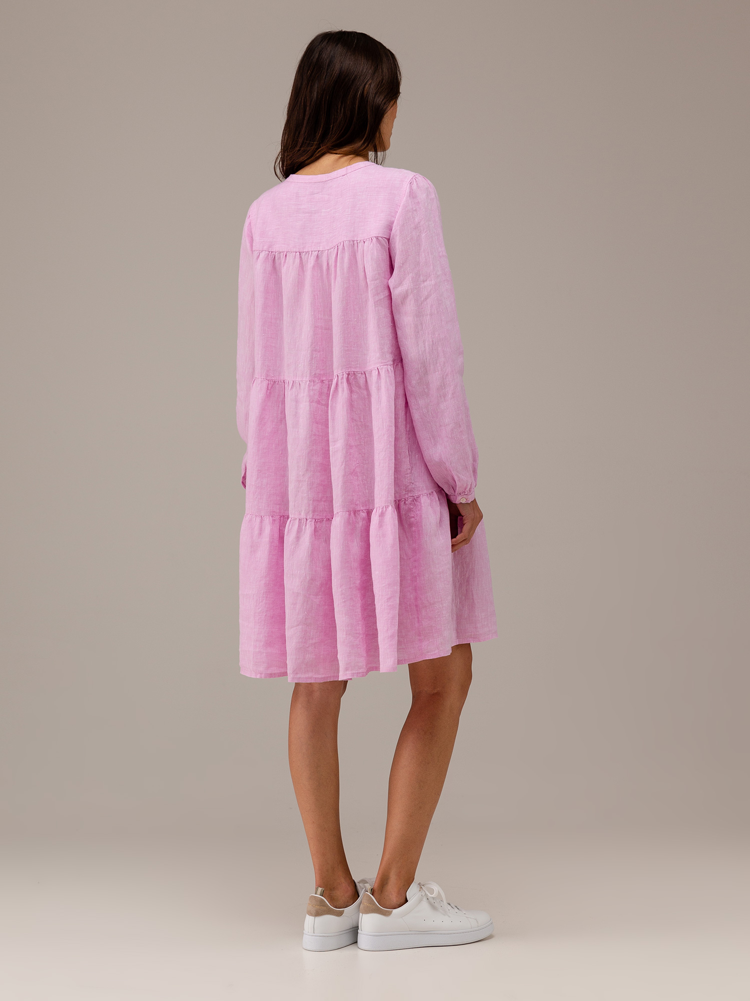 Detailansicht von Midi-Blusenkleid aus Leinen von ROBERT FRIEDMAN