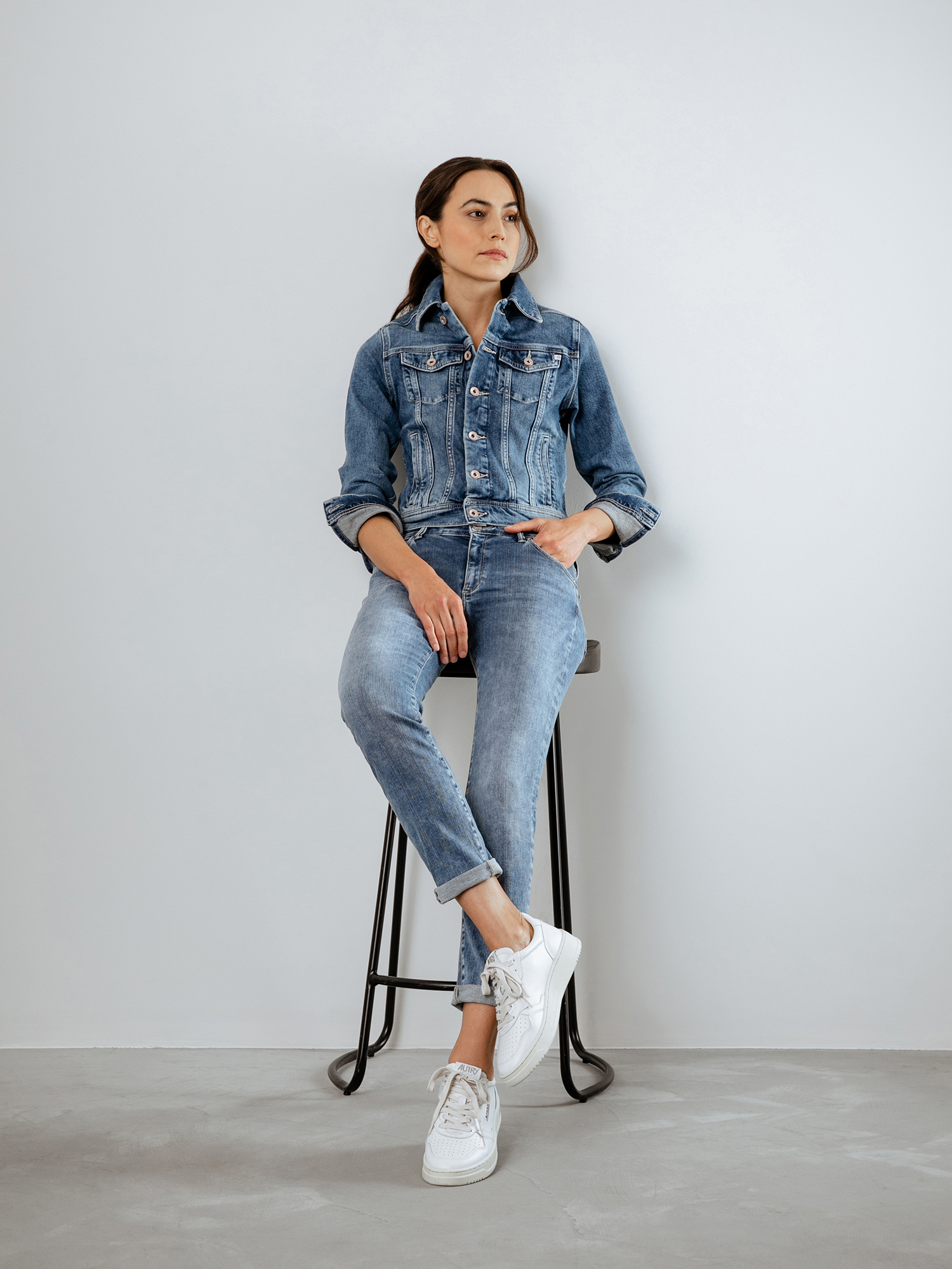 Detailansicht von Kurze Jeansjacke von ADRIANO GOLDSCHMIED