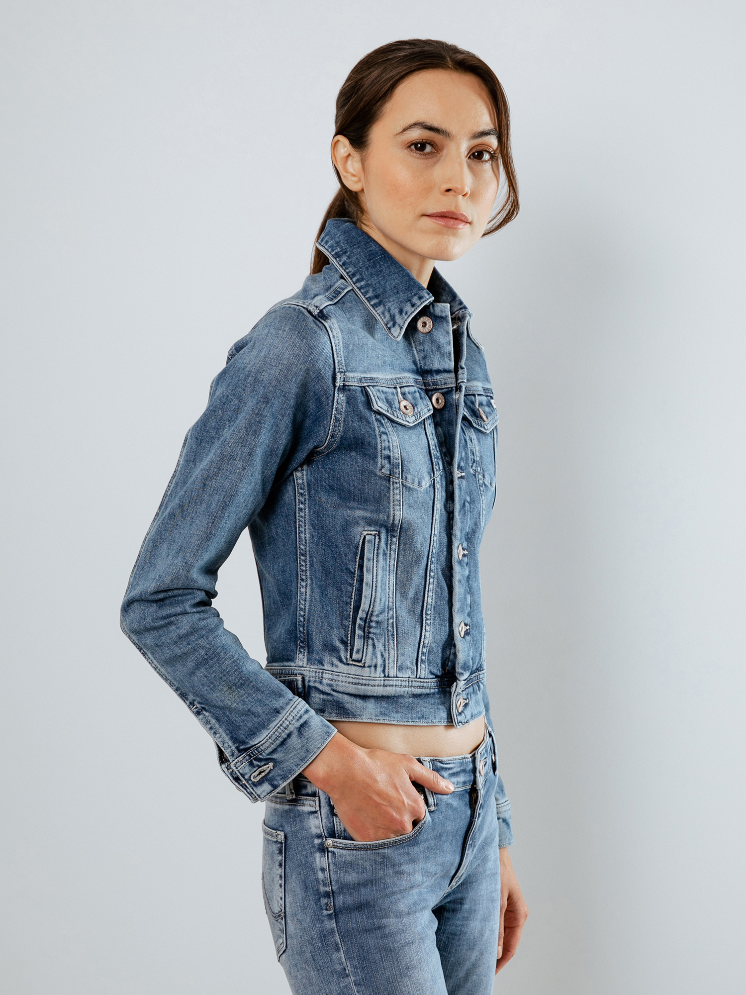 Detailansicht von Kurze Jeansjacke von ADRIANO GOLDSCHMIED