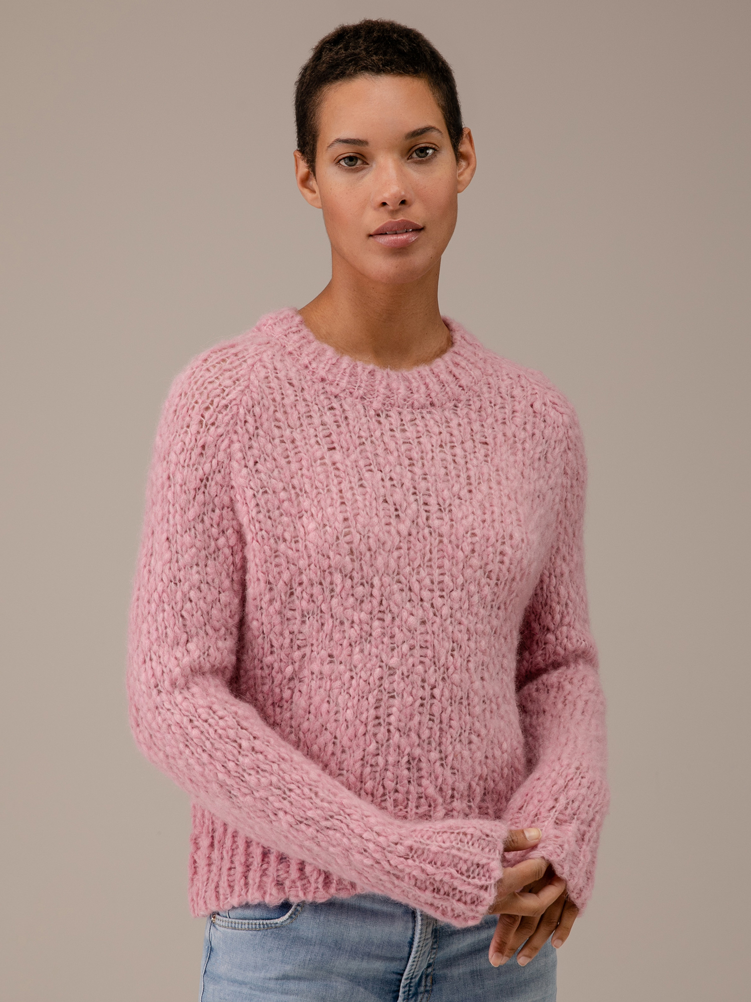 Detailansicht von Pullover aus Alpakawolle von SIBIN LINNEBJERG