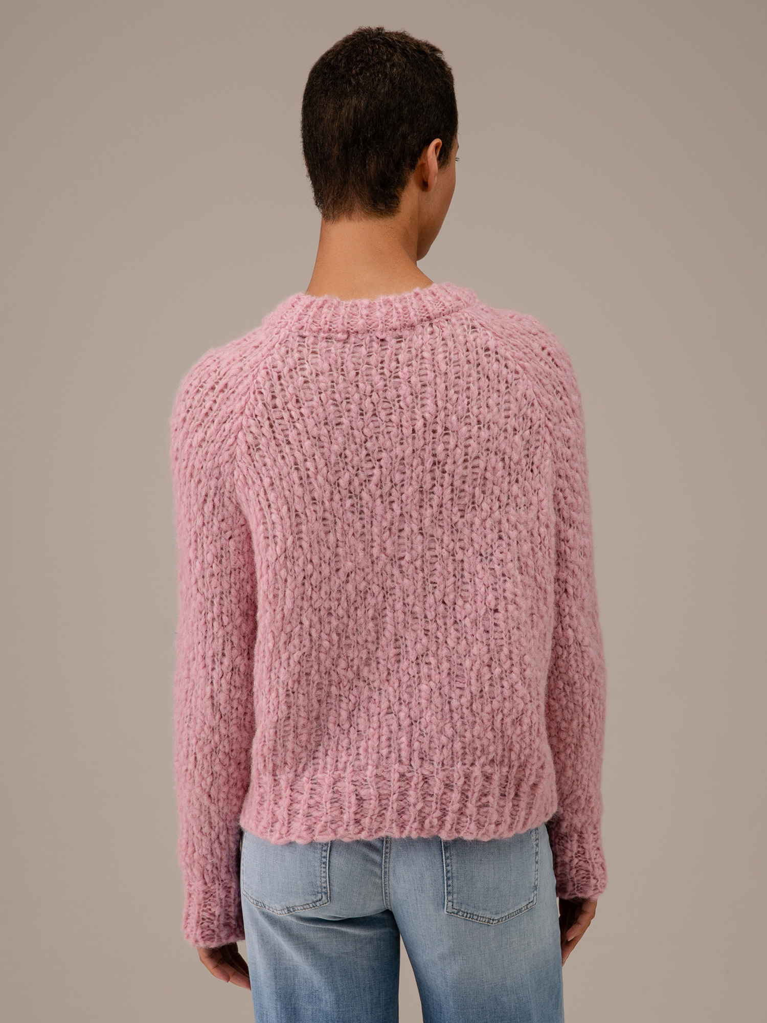 Detailansicht von Pullover aus Alpakawolle von SIBIN LINNEBJERG