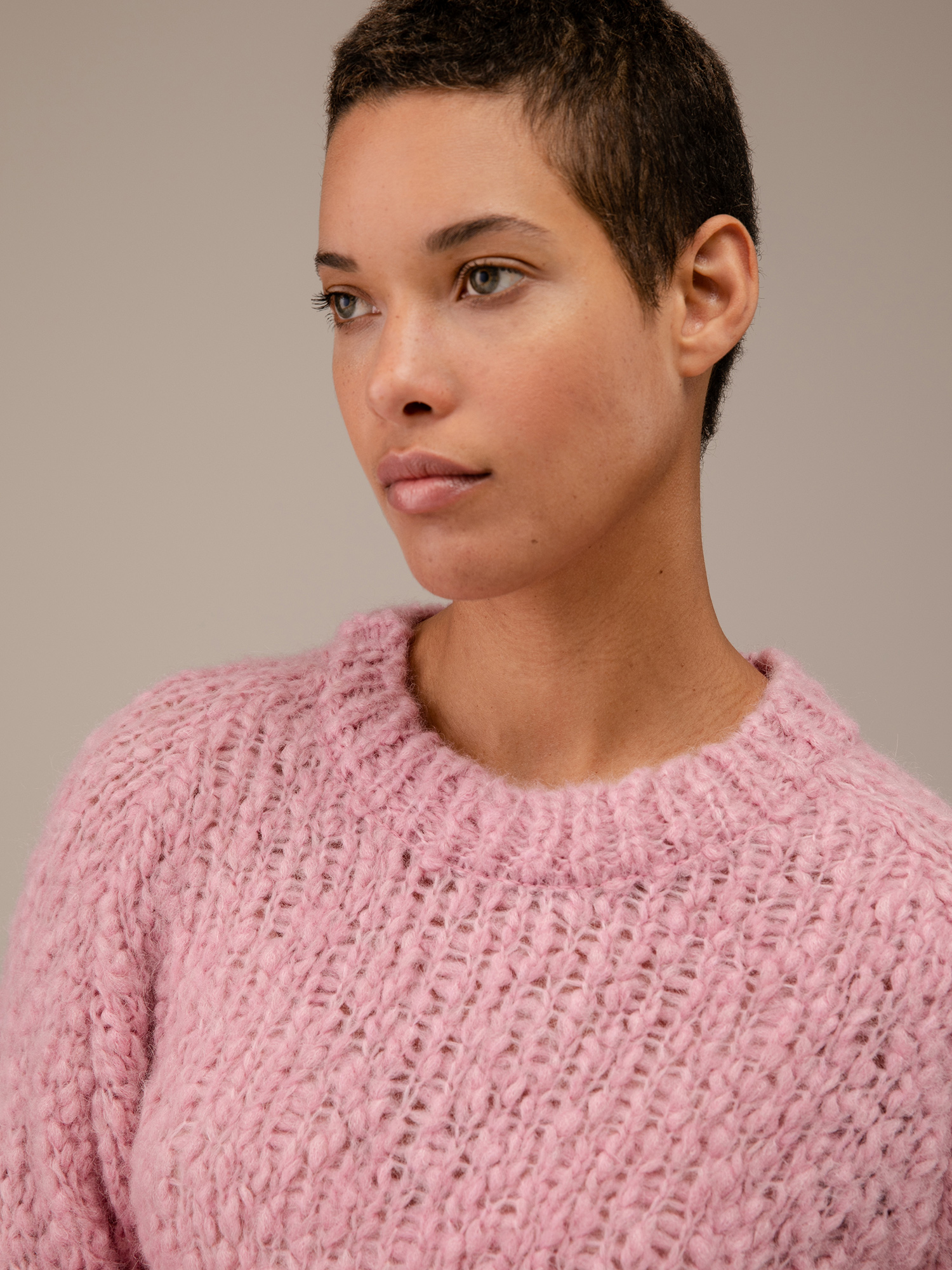 Detailansicht von Pullover aus Alpakawolle von SIBIN LINNEBJERG