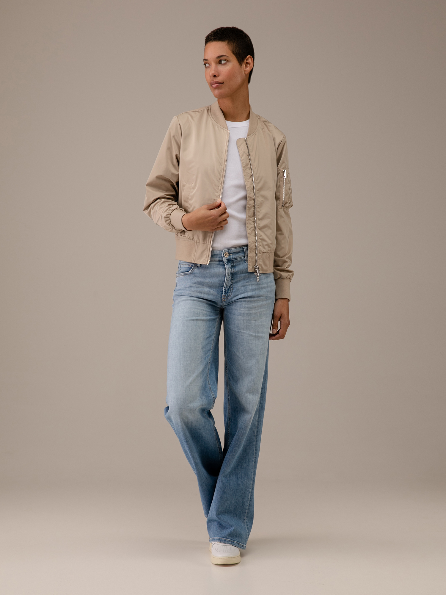 Detailansicht von Wide Leg Jeans von CAMBIO