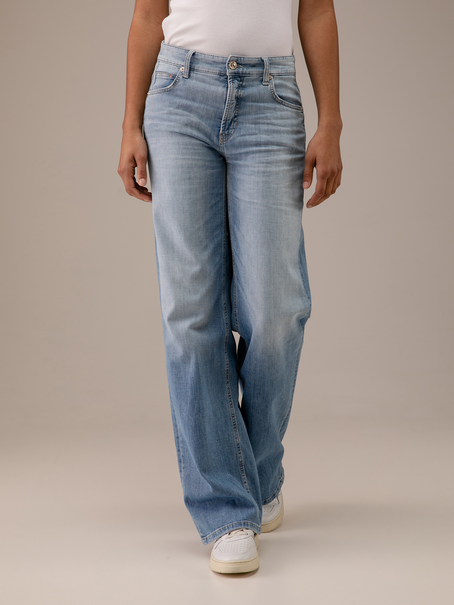 Detailansicht von Wide Leg Jeans von CAMBIO