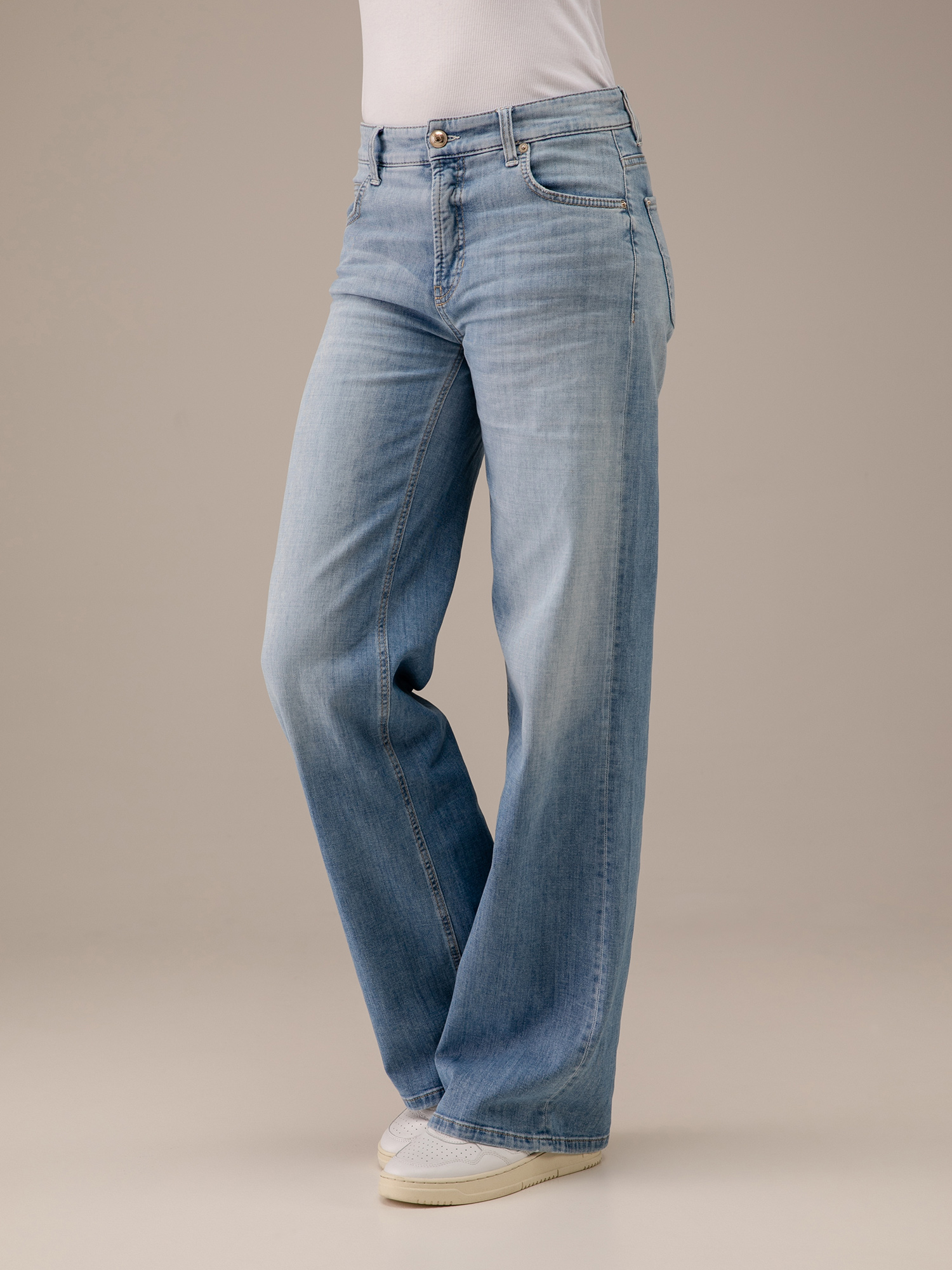 Detailansicht von Wide Leg Jeans von CAMBIO