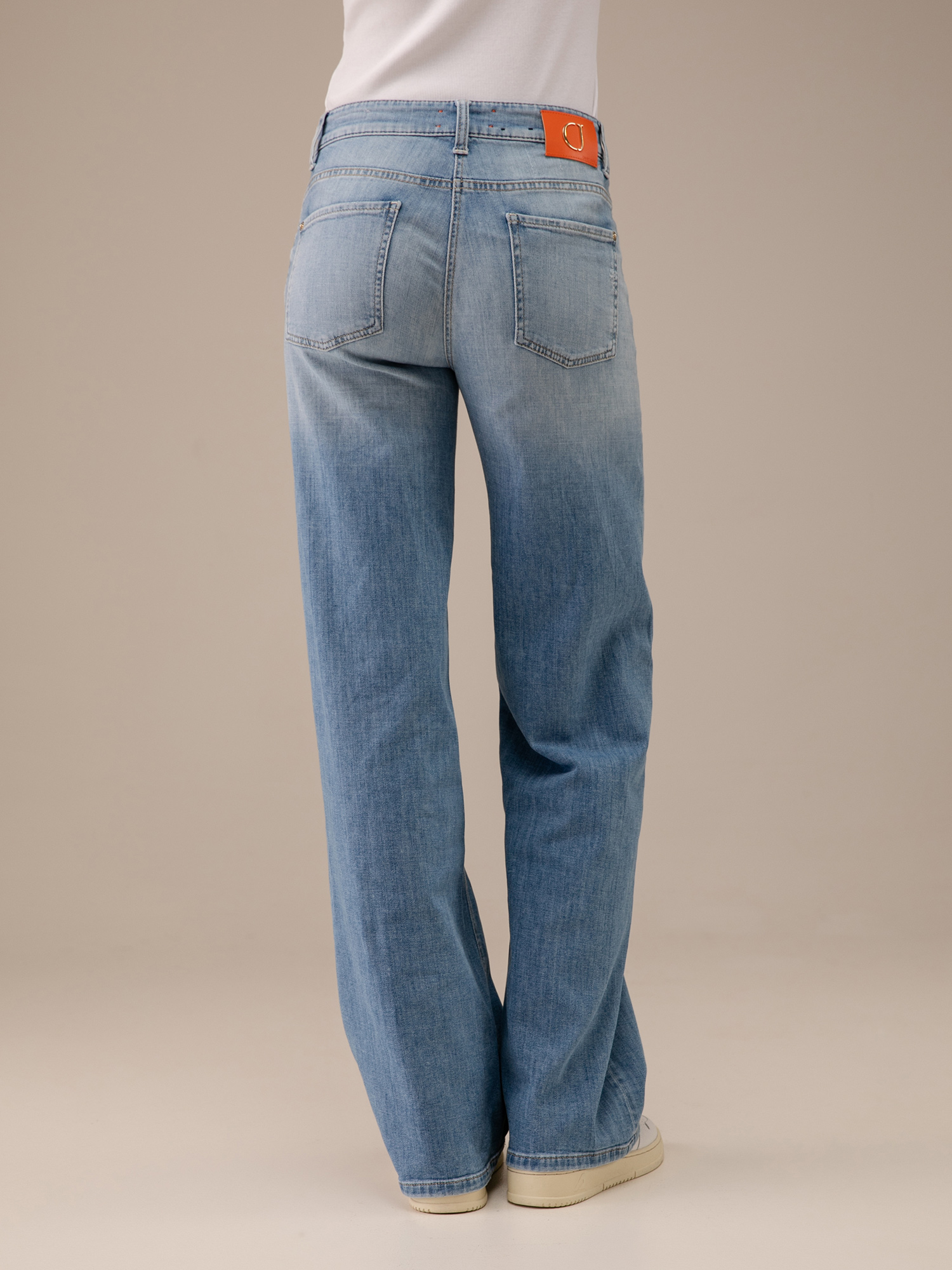 Detailansicht von Wide Leg Jeans von CAMBIO