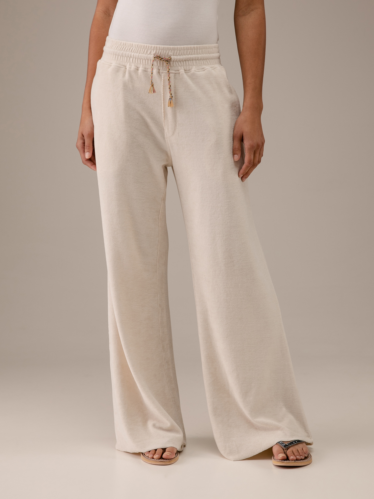 Detailansicht von Lässige Hose in Frotteeoptik von LOVE JOY VICTORY