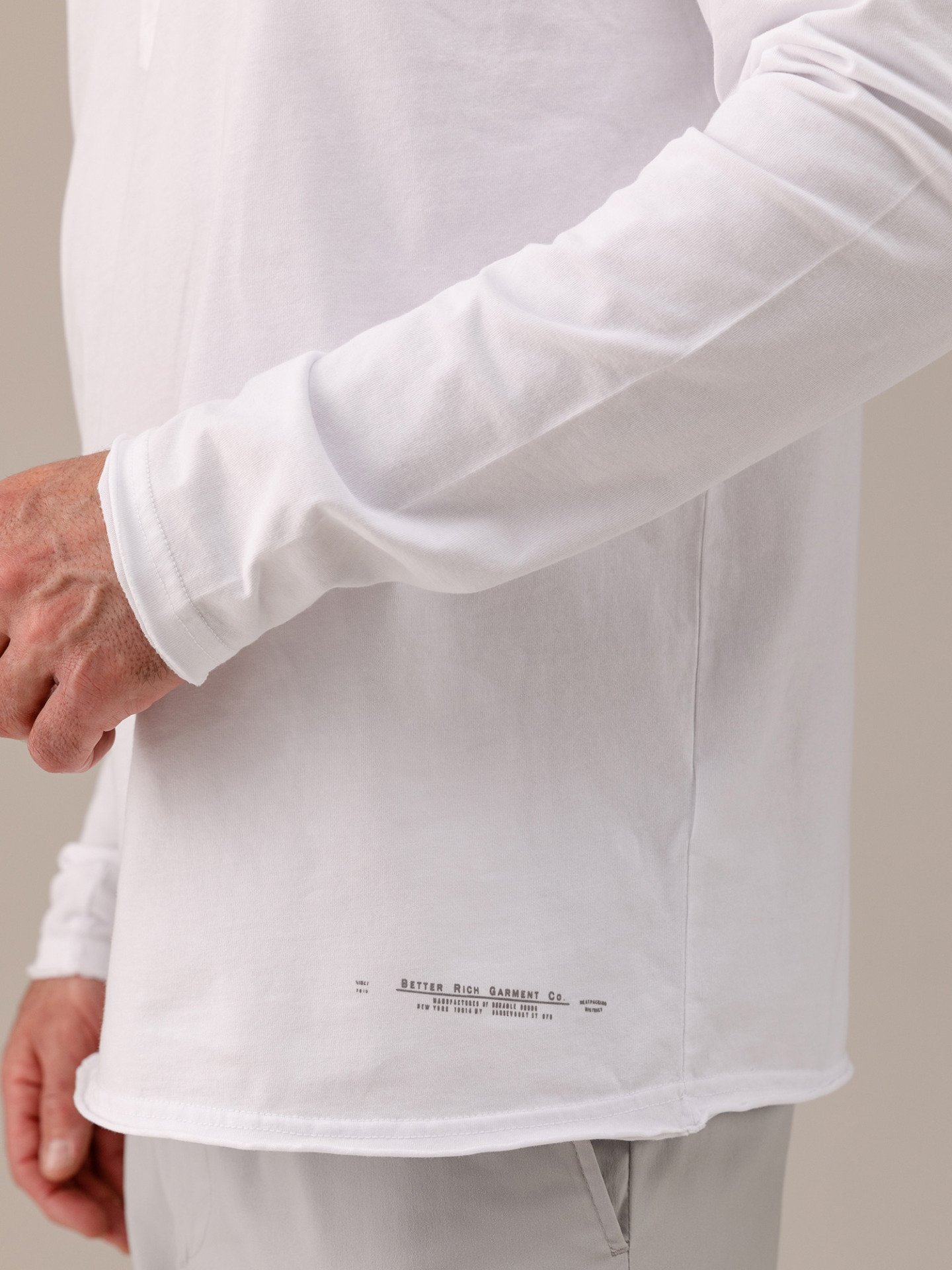 Detailansicht von Langarmshirt mit Knopfleiste von BETTER RICH