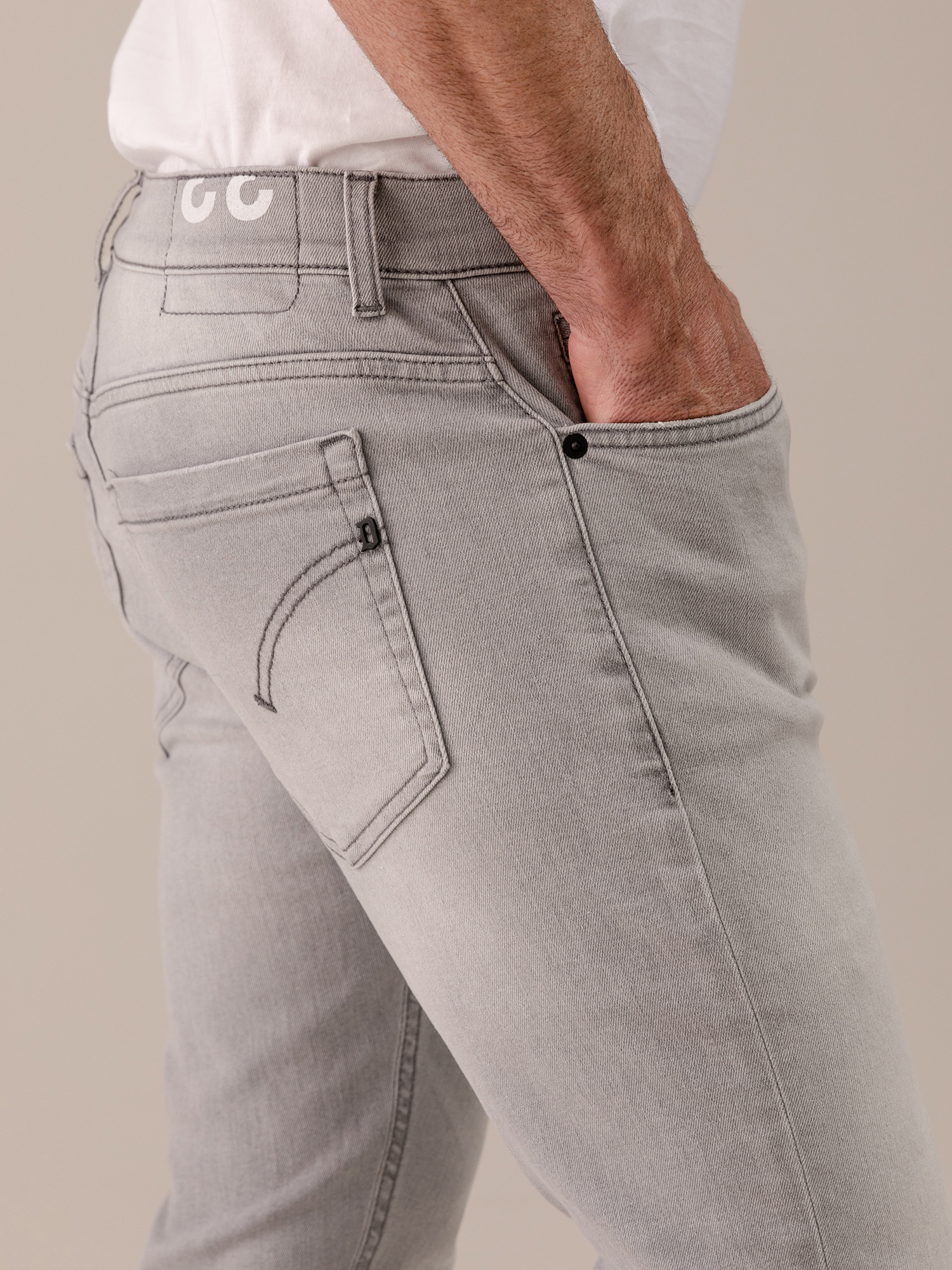 Detailansicht von Slim Fit Jeans von DONDUP