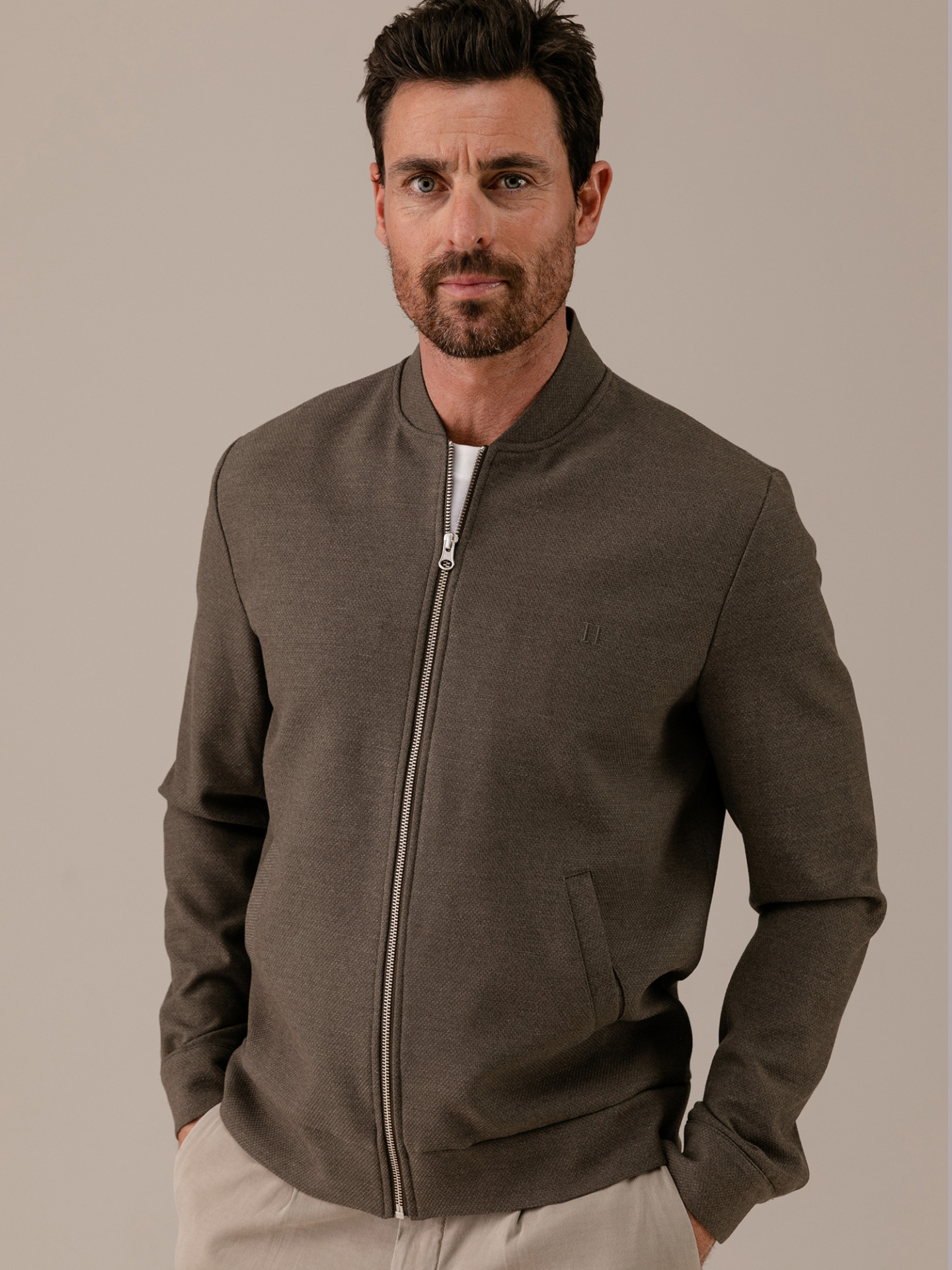 Detailansicht von Bomberjacke von LES DEUX