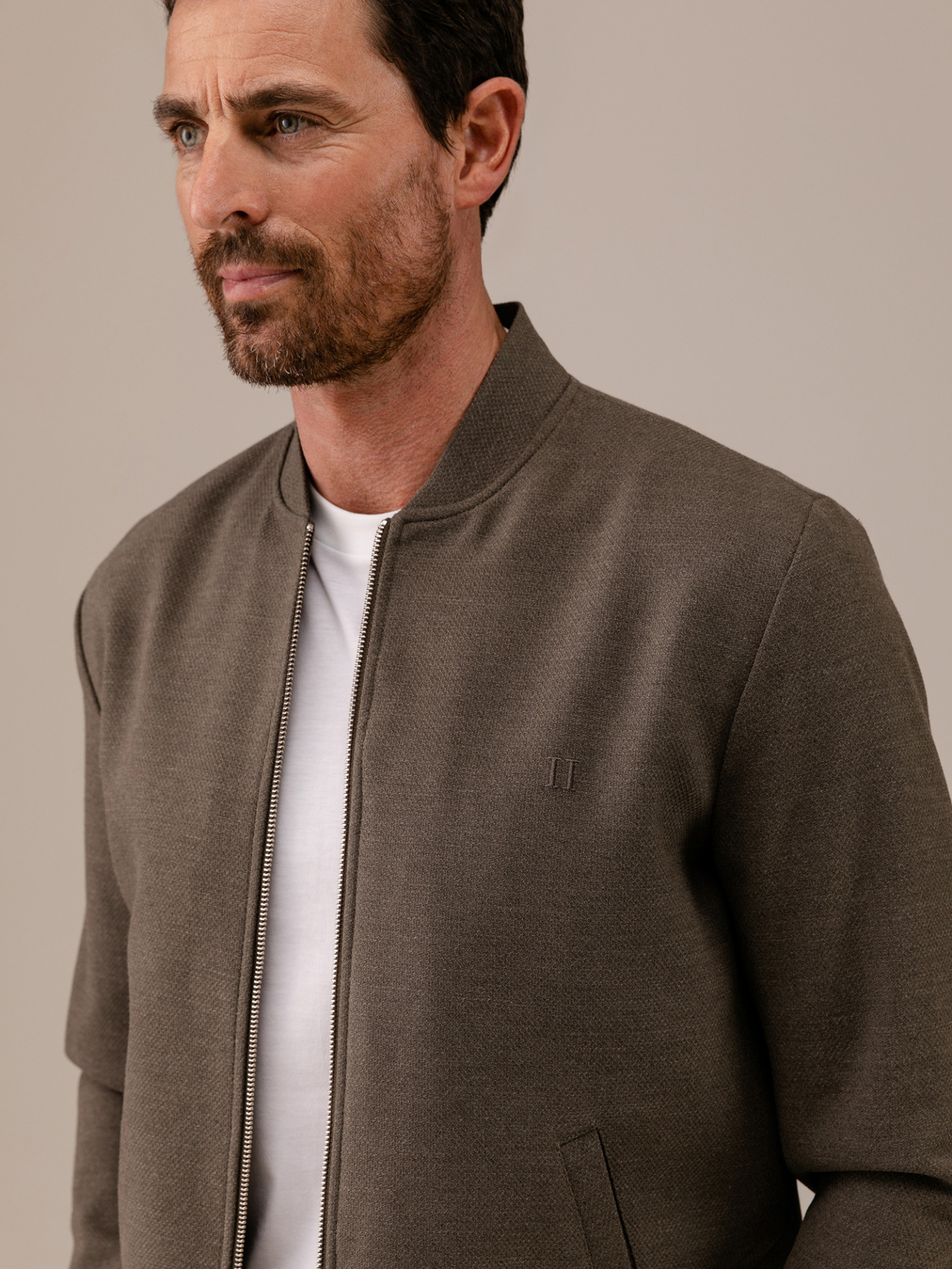 Detailansicht von Bomberjacke von LES DEUX