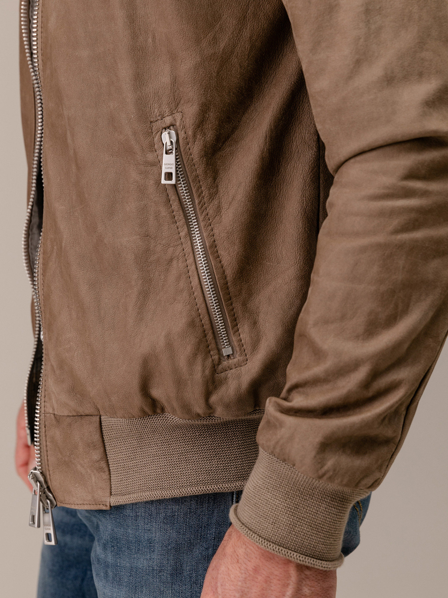 Detailansicht von Lederjacke von GIORGIO BRATO