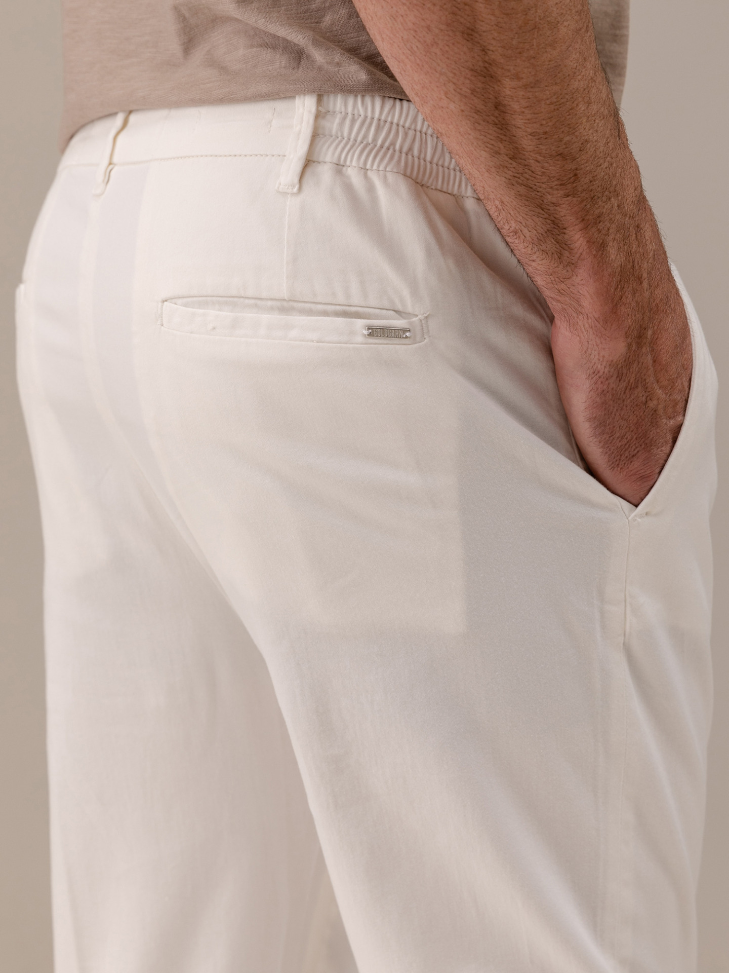 Detailansicht von Lässige Chinohose von GOLDGARN