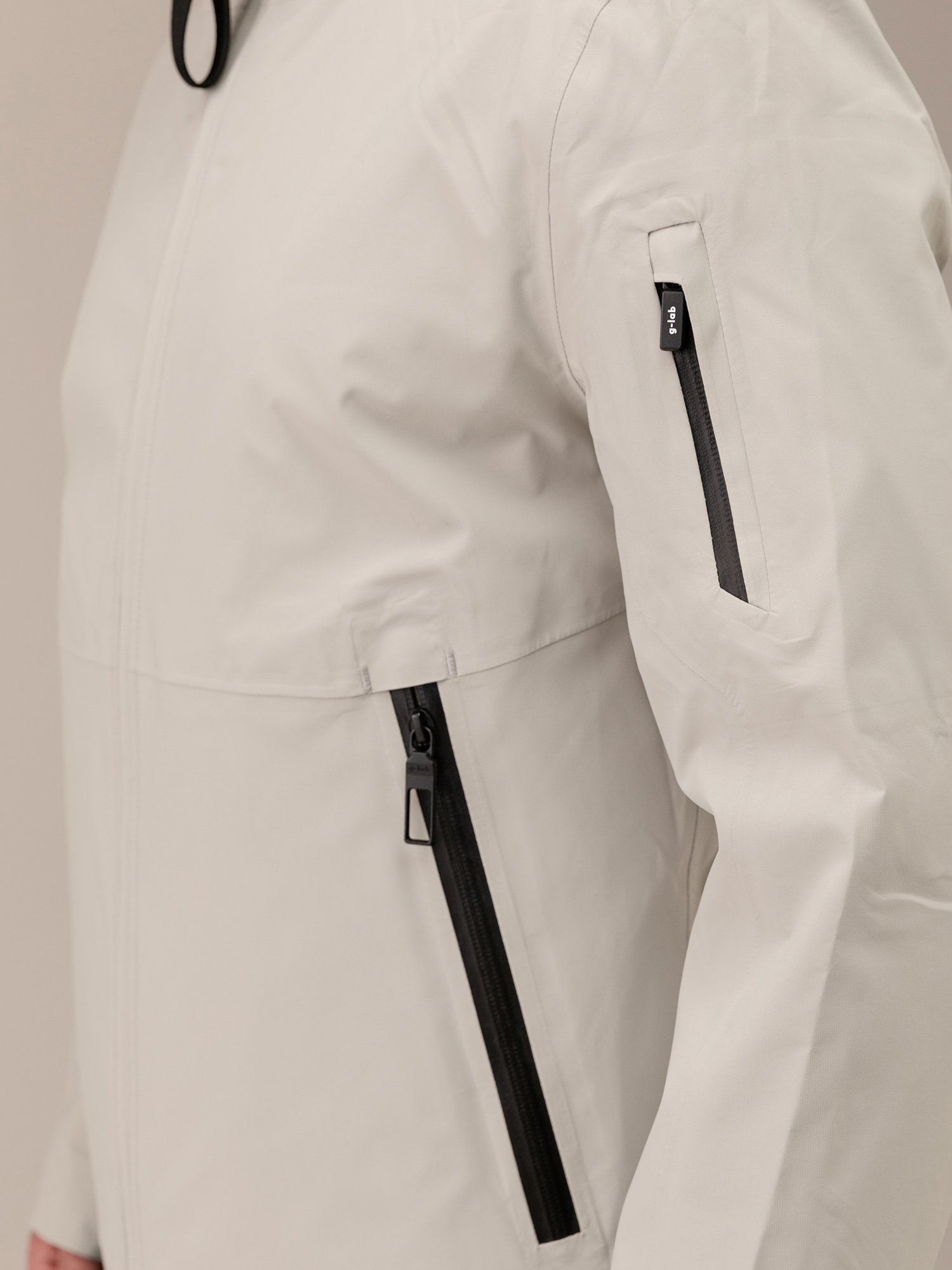 Detailansicht von Windbreaker von G-LAB