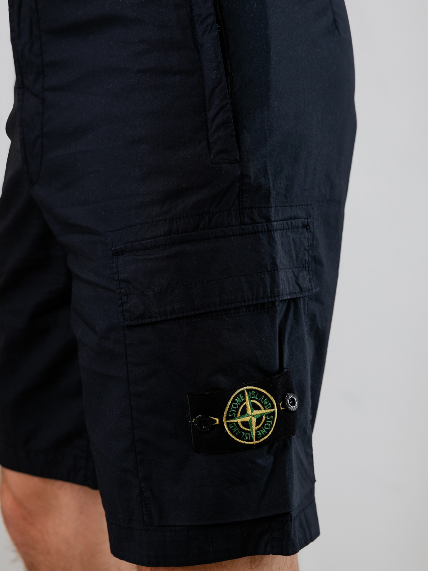 Detailansicht von Bermudas aus Baumwolle von STONE ISLAND