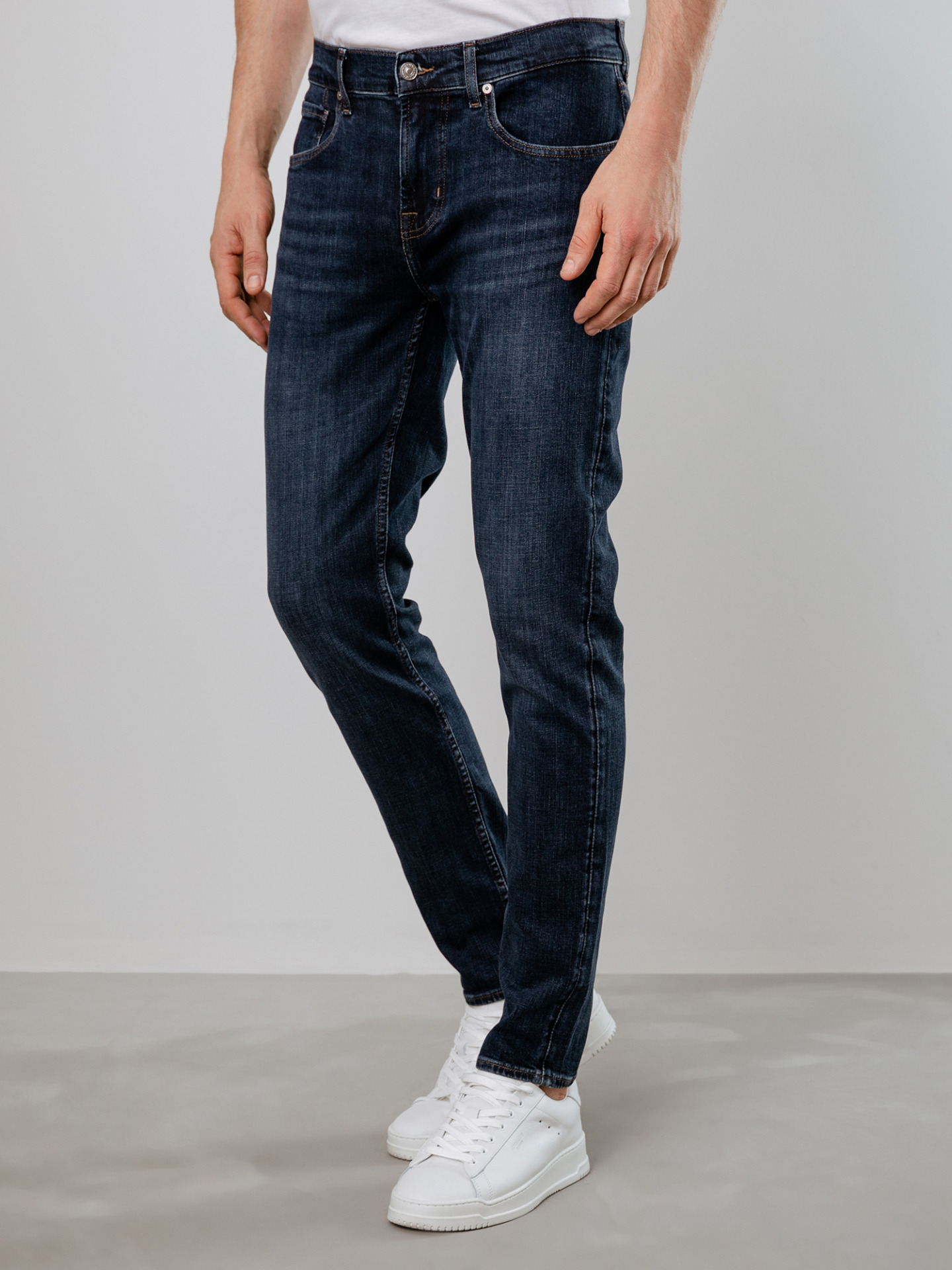 Detailansicht von Slim Fit Jeans von 7 FOR ALL MANKIND