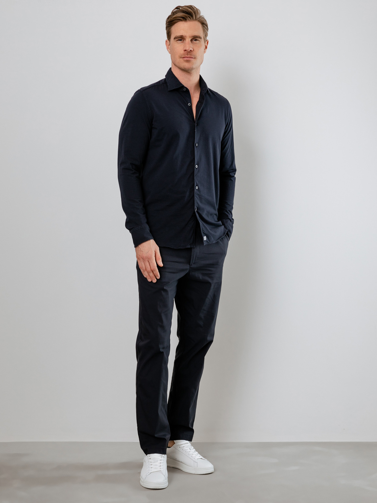 Detailansicht von Baumwollhemd mit Haifischkragen von SONRISA