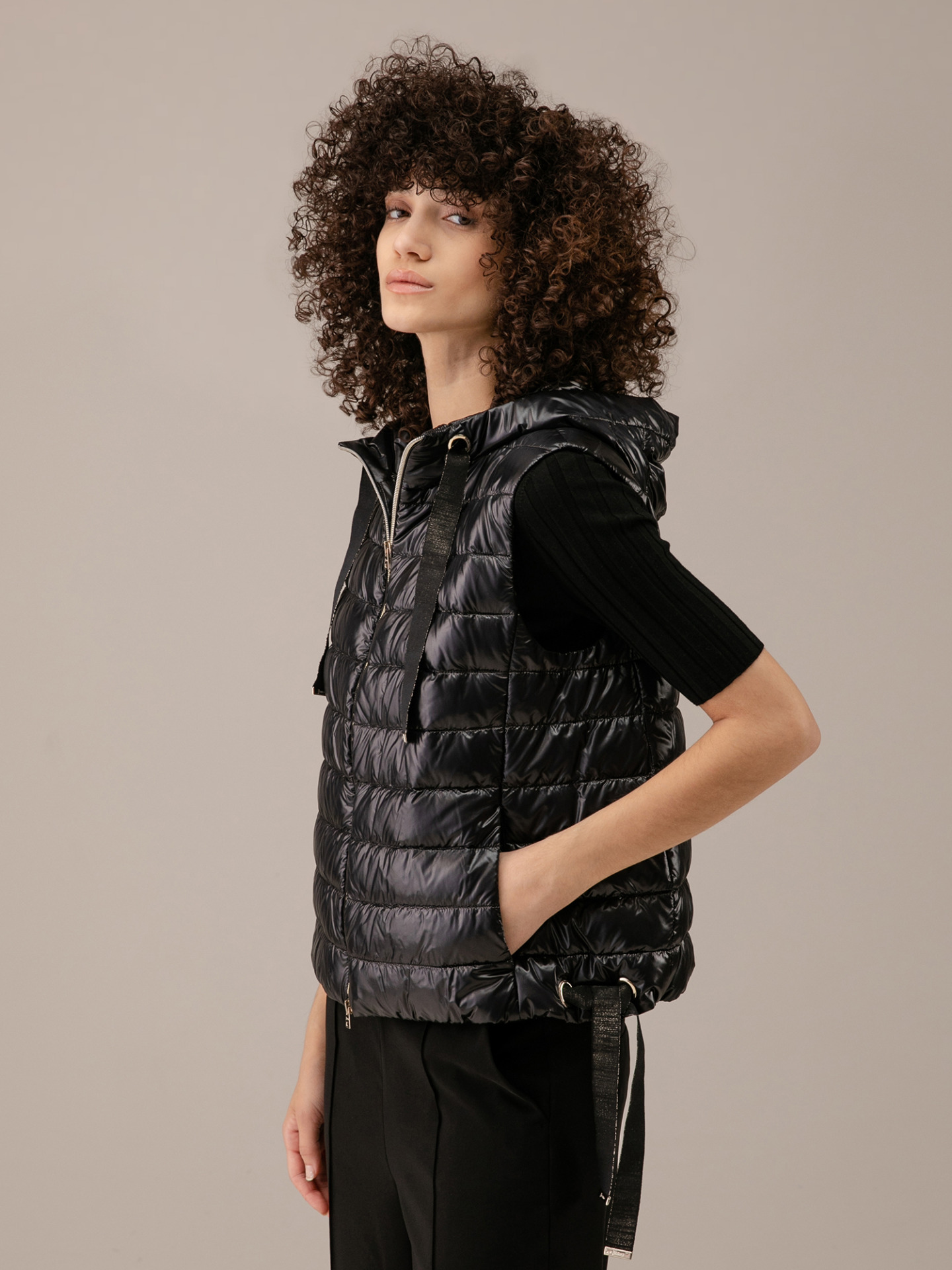 Detailansicht von Leichte Daunenweste von HERNO