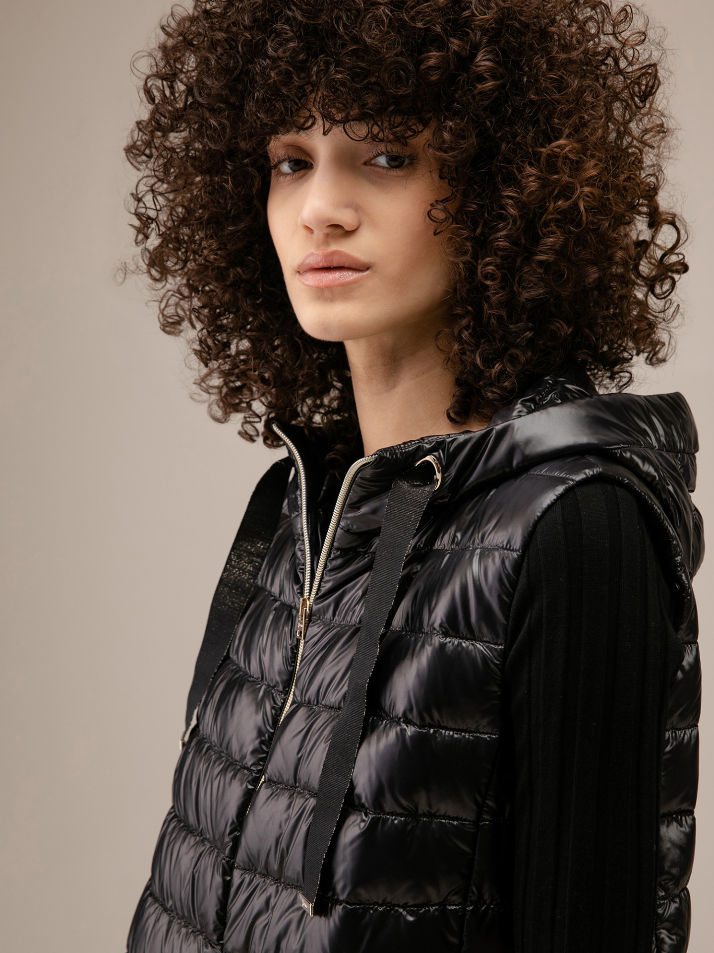 Detailansicht von Leichte Daunenweste von HERNO