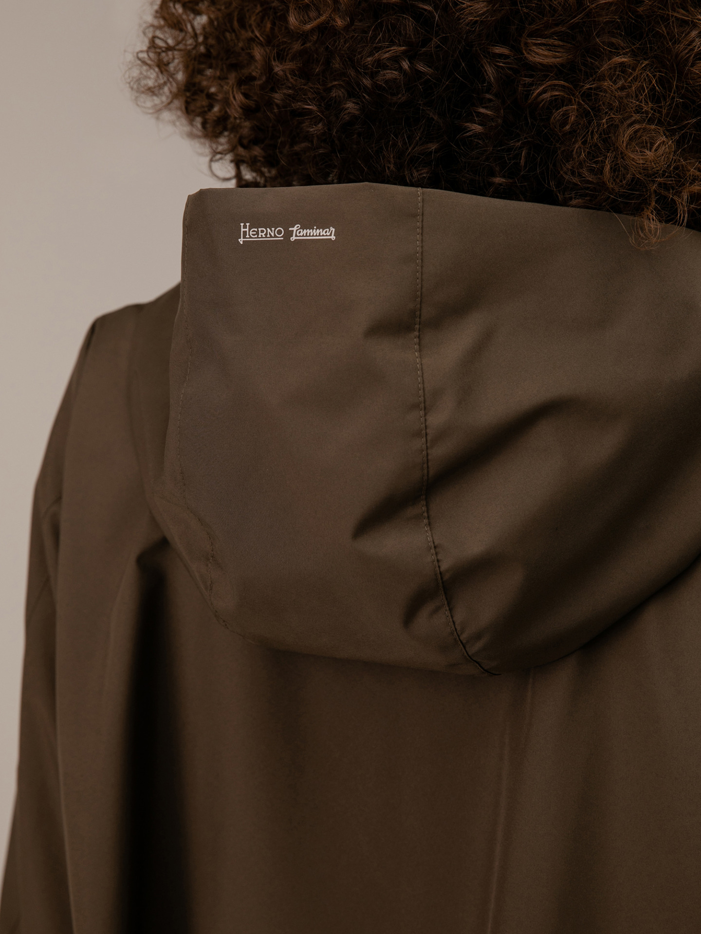 Detailansicht von Regenmantel von HERNO