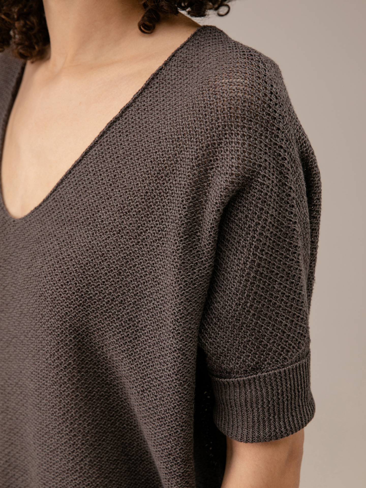 Detailansicht von Kurzarm-Pullover aus Leinen von DANIELS