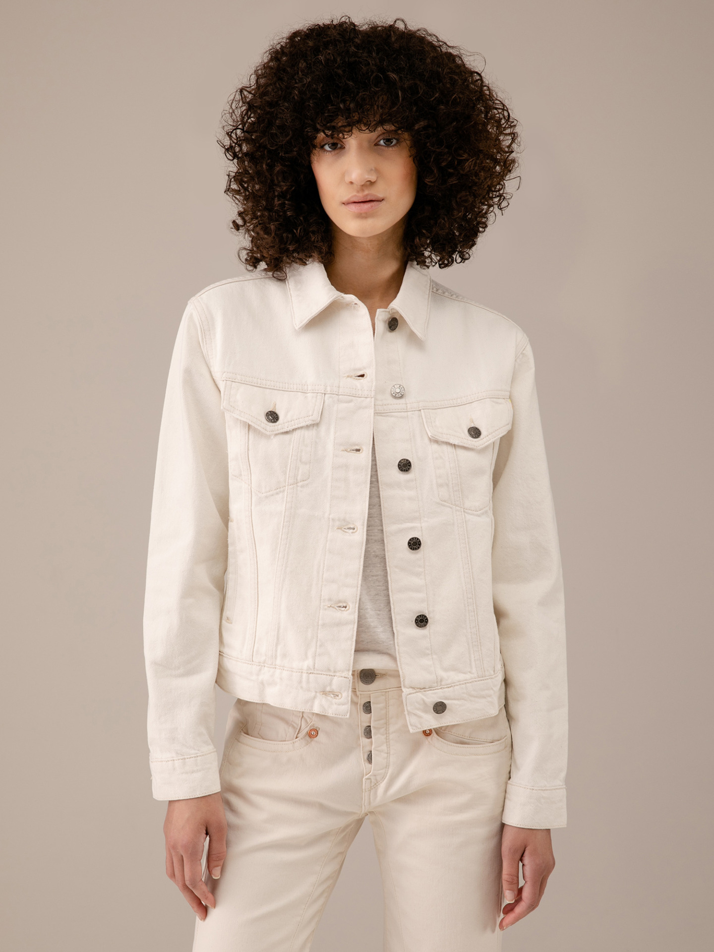 Detailansicht von Jeansjacke von RAILS