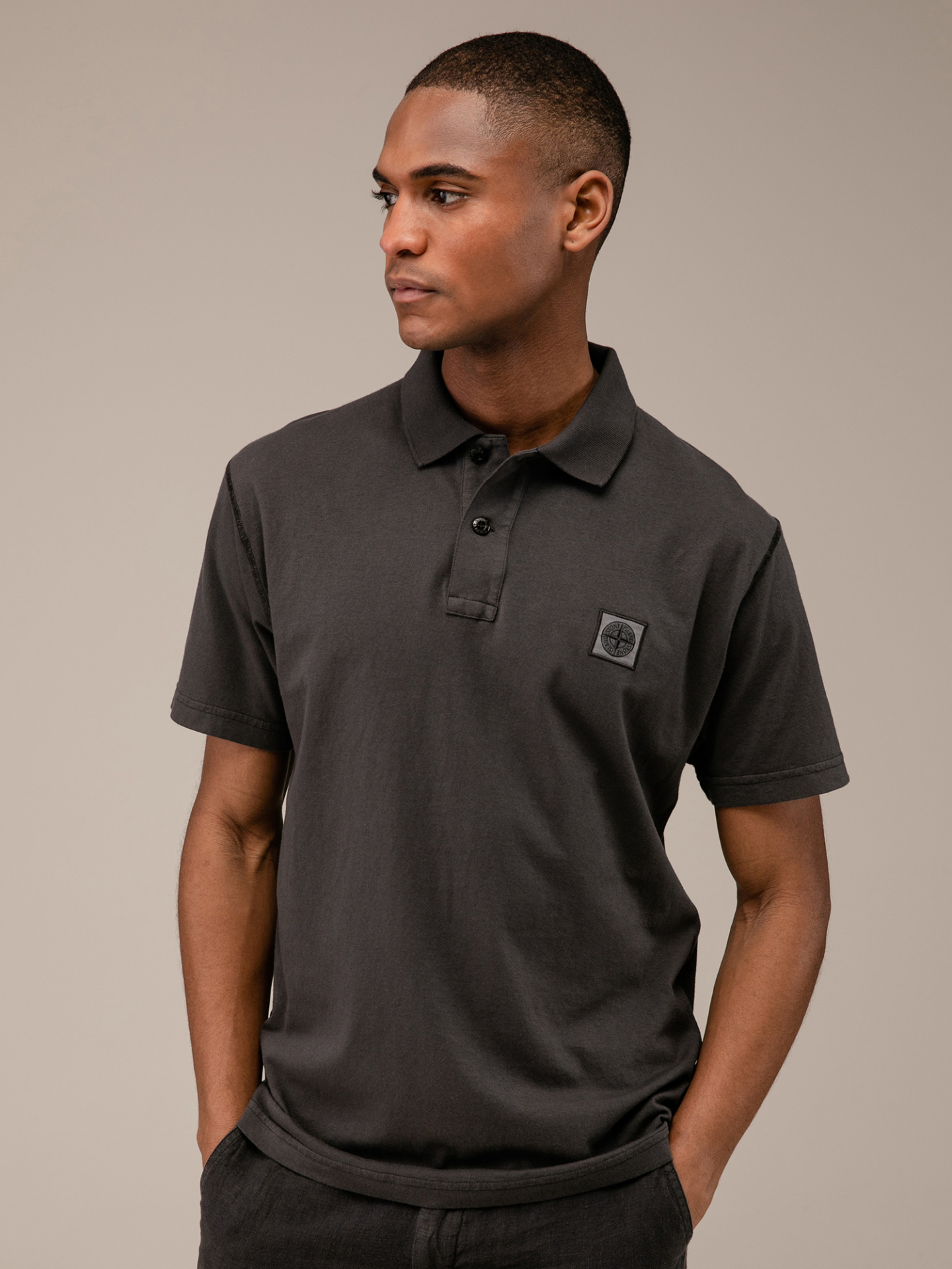 Detailansicht von Kurzarm-Poloshirt aus Baumwolle von STONE ISLAND