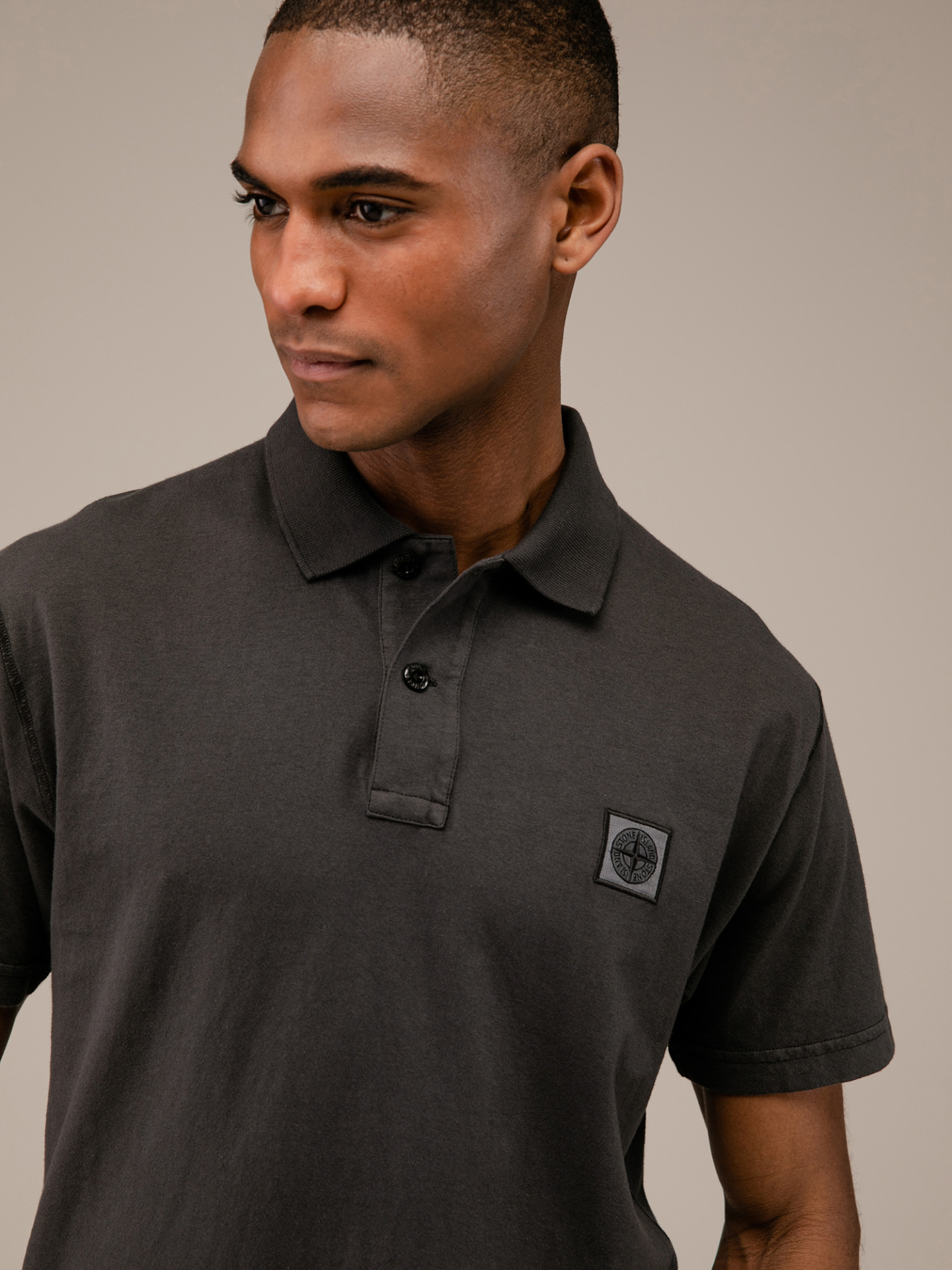 Detailansicht von Kurzarm-Poloshirt aus Baumwolle von STONE ISLAND